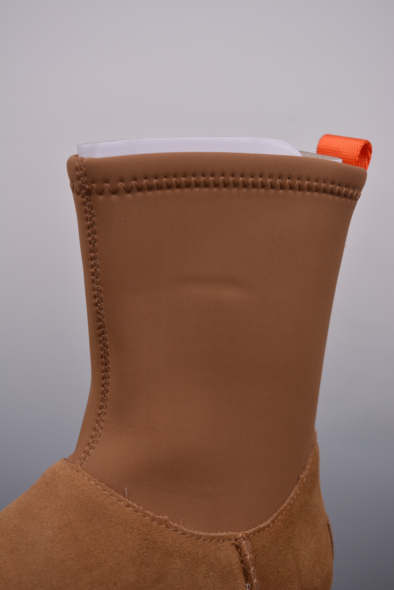 💰380 纯原版 可退换
UGG W CLASSIC Clear MINI 休闲侧拉链
秋冬羊皮毛一体雪地靴 全鞋采用ZP同厂
隆丰A级澳洲进口羊皮毛一体
品牌代工厂生产线 完全遵循ZP工艺流程
代工厂原厂版师 秉承无原鞋不开发选择
注重每一处细节 市面最正版型
TREADLITE"轻翼"科技外底 轻便/耐用/柔韧/桩型
经典5cm厚大底 增高 大长腿必备
官方货号: 1144031XS
尺码: 35 36 37 38 39 40