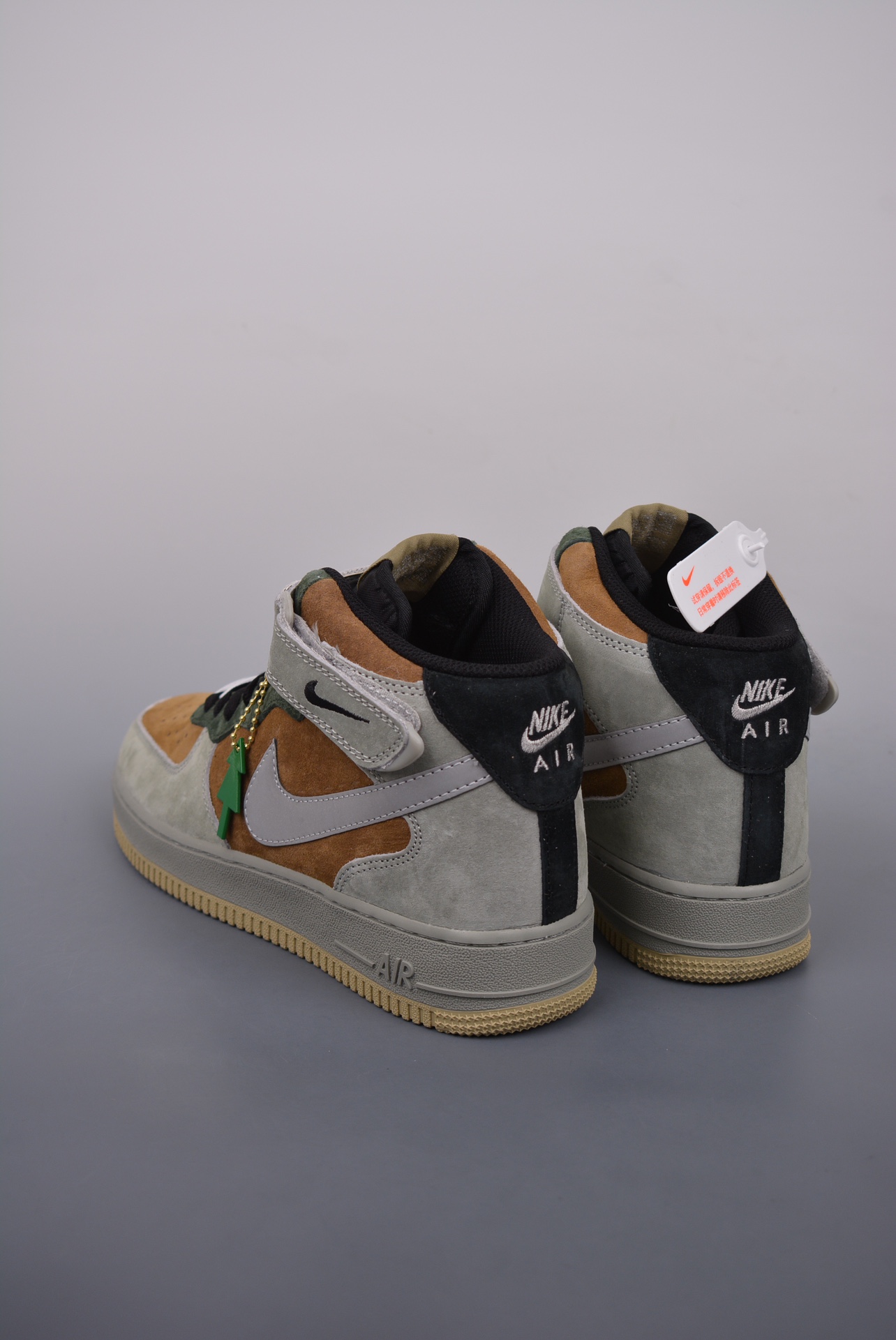 💰340 纯原版
NK Air Force 1 MID 麂皮圣诞树配色
原楦头原纸板 打造纯正空军版型
专注外贸渠道 全掌内置蜂窝气垫
原盒配件 原厂中底钢印、拉帮完美
官方货号:CQ5059 118K
Size:36 36.5 37.5 38 38.5 39 40 40.5 41 42 42.5 43 44 44.5 45