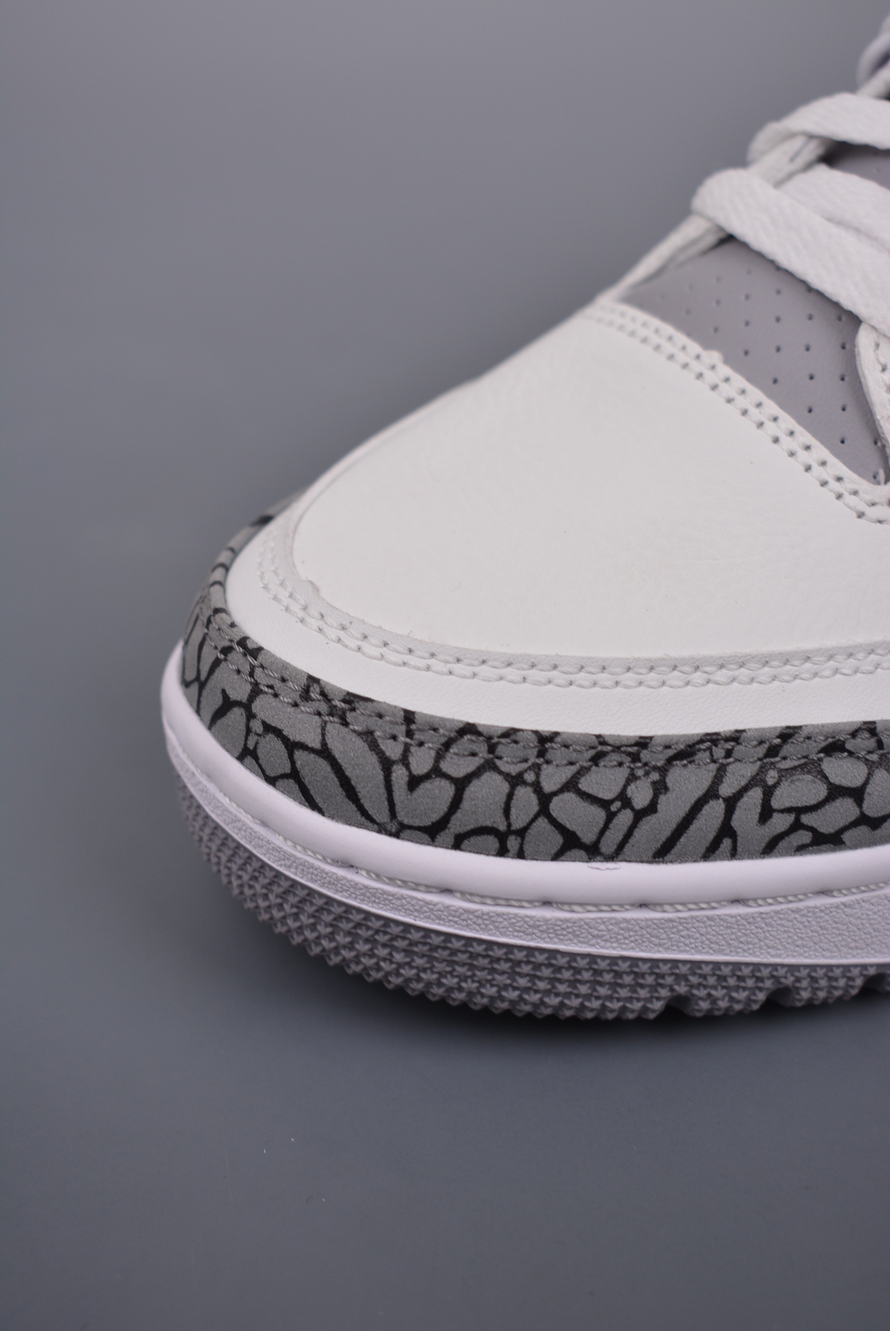 💰180真标💰280公司级💰380纯原版
乔丹3代 AJ3 Air jordan 3 Retro
"Midnight Navy" 灰蓝经典 纯原大厂出品
莞产纯原出品原装进口皮料
正确荔枝纹路 经典复刻 完美爆裂
正确卡色大底 客供原厂磨具
完美鞋型 鞋舌飞人刺绣精细
欢迎对比"Nike Air "Logo 呈现
质感出众的白色皮革搭配经典爆裂纹
上脚效果极佳绝对是今年必入的球鞋之一
区别市面小作坊版本
官方货号:CT8532 140CF
尺码:40 40.5 41 42 42.5 43 44 45 46 47.5