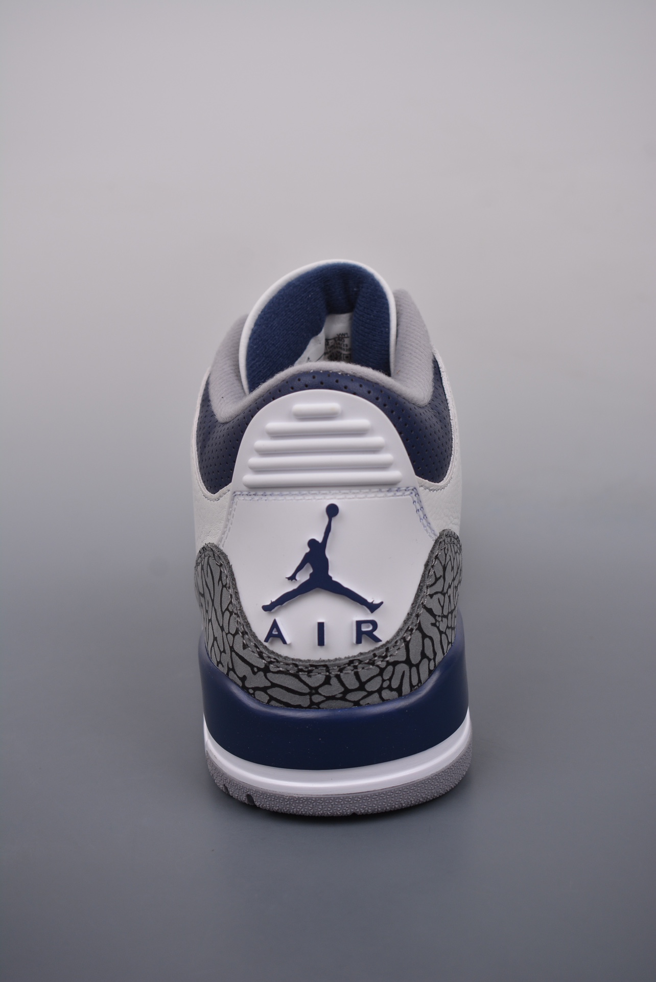 💰180真标💰280公司级💰380纯原版
乔丹3代 AJ3 Air jordan 3 Retro
"Midnight Navy" 灰蓝经典 纯原大厂出品
莞产纯原出品原装进口皮料
正确荔枝纹路 经典复刻 完美爆裂
正确卡色大底 客供原厂磨具
完美鞋型 鞋舌飞人刺绣精细
欢迎对比"Nike Air "Logo 呈现
质感出众的白色皮革搭配经典爆裂纹
上脚效果极佳绝对是今年必入的球鞋之一
区别市面小作坊版本
官方货号:CT8532 140CF
尺码:40 40.5 41 42 42.5 43 44 45 46 47.5
