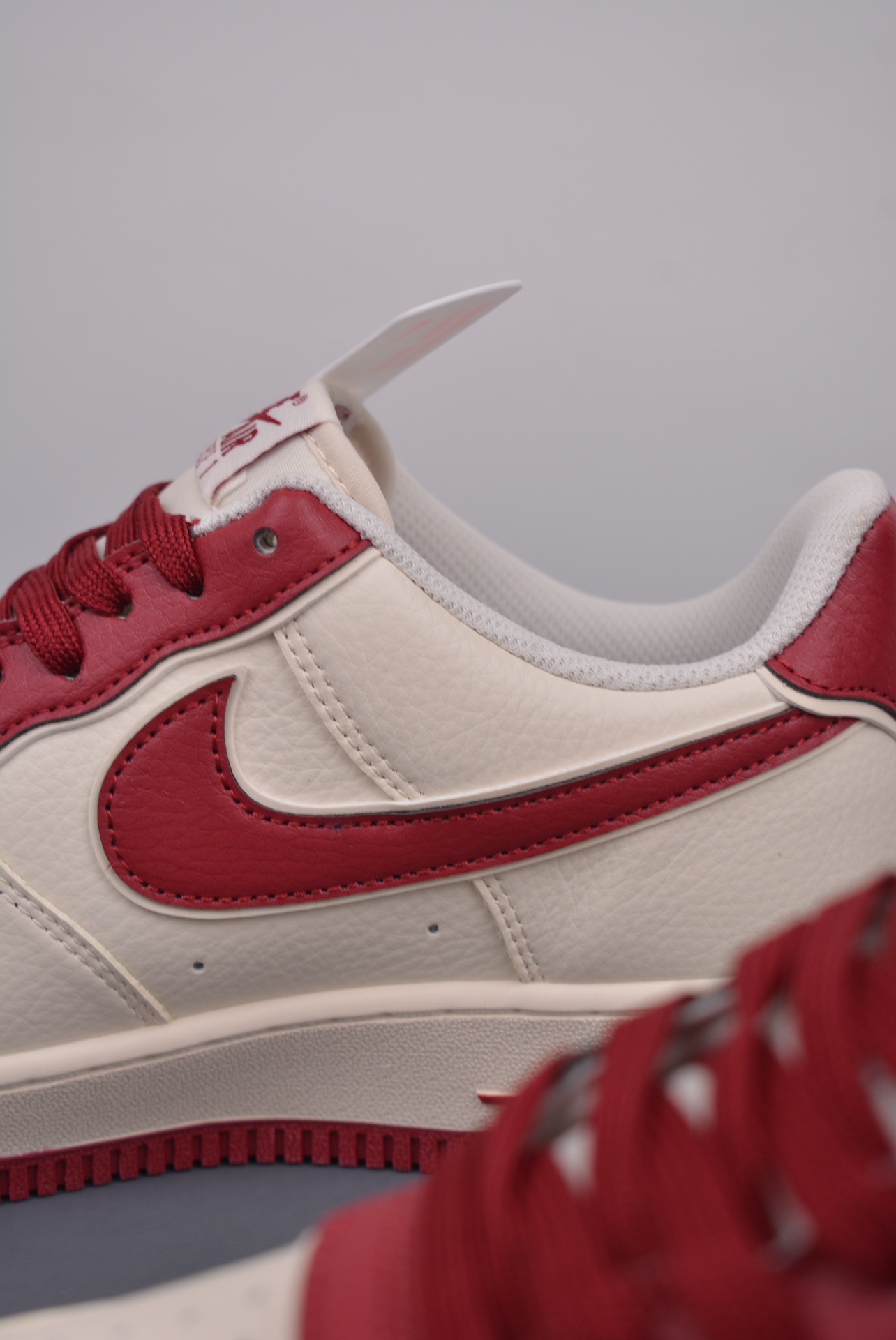 💰260 纯原版 可退换
NK Air Force 1 Low 米酒红BY YOU
原楦头原纸板 打造纯正空军版型
专注外贸渠道 全掌内置蜂窝气垫
原盒配件 原厂中底钢印、拉帮完美
官方货号:CW2288 111K
Size:36 36.5 37.5 38 38.5 39 40 40.5 41 42 42.5 43 44 45