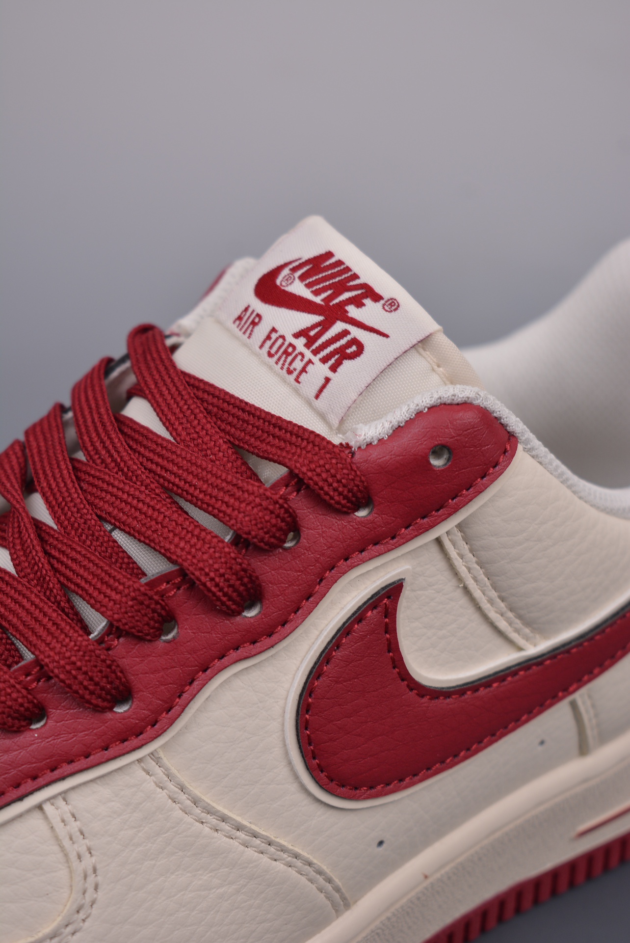 💰260 纯原版 可退换
NK Air Force 1 Low 米酒红BY YOU
原楦头原纸板 打造纯正空军版型
专注外贸渠道 全掌内置蜂窝气垫
原盒配件 原厂中底钢印、拉帮完美
官方货号:CW2288 111K
Size:36 36.5 37.5 38 38.5 39 40 40.5 41 42 42.5 43 44 45