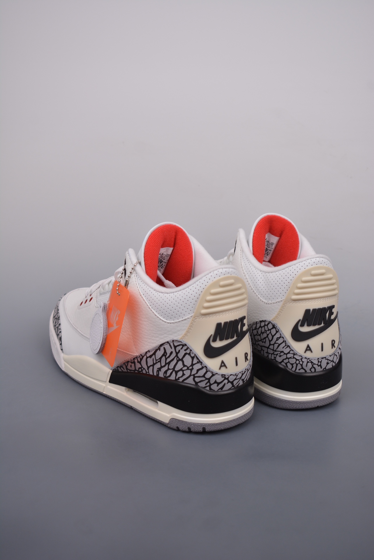 💰180真标💰280公司级💰380纯原版
乔丹3代 Jordan Air Jordan 3White Cement Reimagined 白水泥 做旧 纯原大厂出品
莞产纯原出品原装进口皮料 
正确荔枝纹路 经典复刻 完美爆裂 
正确卡色大底 客供原厂磨具 
完美鞋型 鞋舌 上脚效果极佳绝对是今年必入的球鞋之一 区别市面小作坊版本官方货号：DN3707 100CF尺码：40 40.5 41 42 42.5 43 44 45 46 47.5
耐克 阿迪达斯 三叶草 椰子350 v2 sb dunk 古驰脏脏鞋 麦昆 匡威1970s 万斯 vans 范斯 新百伦 乔丹 air jordan asics亚瑟士 斯凯奇 斐乐 彪马 锐步 mlb fila 鬼冢虎 莆田鞋 板鞋 樱花粉 af1 高帮 纯白 复古 满天星 解构 鞋盾 小麦色 蓝粉 马卡龙 低帮 独角兽 鸳鸯 联名 童鞋 冰淇淋 骨白冰蓝 白蓝 黑色 小白鞋 电玩像素 黑白 涂鸦 镭射 雾霾 白色 diy 1970s 夜光 大童 泼墨 中帮 黑武士 洛克公园 魔术贴 情侣 经典 四钩 奶咖色 刮刮乐 白丝绸 白银 3m 反光 白绿夜光 白橙双钩 小雏菊 权志龙 白绿橙 off white 飞线 金钩 冰块 小银钩 笑脸 缝线 剪纸 纯黑 蓝丝绸 情人节限定 白金 蓝白 354 黑曜石 熊猫 像素 冰蓝 四小勾 水晶底 寿桃 洞洞鞋 彩虹像素 灰色 air force 1 黑色 拖鞋 aj4 aj35 aj11 篮球鞋 莆田 aj3 aj6 aj13 aj7 童鞋 儿童鞋 aj312 aj36 黑白奥利奥 传奇蓝 aj32 限量版 飞人拖鞋 康扣 熊猫 北卡蓝 low 白水泥 藤原浩 aj34郭艾伦 影子灰 蒂芙尼绿 aj10 倒钩 aj9 冰雪奇缘 黑曜石 aj31 aj270 球鞋 大魔王 冰激凌 樱木花道 热熔岩 迪奥联名 胭脂红 凉鞋 aj15 满天星 水泥灰 芝加哥 鸳鸯 aj28 情侣 aj28 樱花粉 电玩像素 北卡蓝 小迪奥 粉色 樱花粉 电玩像素 烟灰 变色龙 兵马俑 大巴黎 aj16 兔八哥 马卡龙 大学蓝 aj30 黑水泥 白蛇 叶绿素 火影 白水泥 情人节限定 粉蛇 黑红 球鞋gtcut kobe球鞋 zoom kobe 500黑武士 2022r nike星空 gt球鞋 zoom跑鞋 纽巴伦990 nikecourt女鞋 zoom aj1 nb827 斐乐hike nike青花瓷 aj镭射 科6 next跑鞋 宇航员2.0 小白鞋 男鞋 运动鞋 斯凯奇 斐乐 板鞋 aj 彪马 新百伦 亚瑟士 new balance adidas 阿迪达斯 篮球鞋 空军一号 纯白 跑步鞋 vision street wear puma 女运动休闲鞋 nb 情侣鞋 球鞋 dunk 美津浓 欧文7 运动鞋女款跑步鞋 休闲男鞋 aj1 拖鞋 耐克鞋男新款 鞋子 童鞋 男款 飞马 zoom 超级飞马 跑鞋 老爹鞋 air max 儿童鞋子 男士 飞马38 m2k 日落 黑白熊猫 女款 飞马39 男款 阿甘鞋 飞马37 夏季 dunk sb 华夫鞋 凉鞋 开拓者 夏款 毛毛虫 气垫 air zoom 休闲鞋 高帮 帆布鞋 sacai 2022 vapormax 赤足 飞马36 af1 紫葡萄 树莓紫 winflo8 court女鞋 网鞋 zoom 破二 dc0774 拖鞋 superfly 子弹头 dunk黑白熊猫 blazer max270 欧文7 小童鞋 阿尔法 欧文8 登月 星空 莆田 黑武士 airmax97 贝壳头 三叶草 boost forum 椰子鞋 yeezy neo 暗夜精灵 金标 椰子 350 v2 ultraboost 清风 阿尔法 涉水鞋 ub21 ub22 forum84 ub nmd 爆米花 pro2 cut supernova x9000 椰子500 小椰子 forum low 史密斯 椰子700 樱花系列女鞋 新百伦530 327 574 5740 满天星 992 550 990 303 nb2002ra 302 元祖灰 993 990v5 nb300 ms327 580 999 nb327新百伦 新百伦878 nb300 5740奶茶色 m5740nb5740 997 608 452 nbms327 992元祖灰 996 880 低帮 倒钩 aj1 low 北卡蓝 黑曜石 倒钩藤原浩鞋 芝加哥 禁穿 小迪奥aj1 aj1大学蓝 樱花粉 烟灰 闪电倒钩 mid 影子灰 白丝绸 黑红脚趾 黑红 马卡龙 小dior 蒂芙尼绿 黑脚趾 小摩卡 蜘蛛侠 兔八哥 莆田纯原 纯白 中帮 黑粉脚趾 鸳鸯 low摩卡棕 扣碎 倒钩低帮 小闪电 凯尔特人 芝加哥ow联名 灰白 红豆奶茶 叛逆 换底 扣碎篮板 摩卡棕 迪奥联名鞋 皇家蓝 低帮女鞋倒钩白棕 泡泡糖 黑粉脚趾 北卡蓝低帮 黑绿脚趾 影子灰 蒂芙尼绿 黑脚趾 浆果粉 扣碎篮板 鸳鸯 冰淇淋 白丝绸 激光蓝 offwhite联名 黑粉脚趾 蓝 水洗丹宁 情人节 午夜蓝 凯尔特人 泡泡糖 男鞋 女鞋 夏季 儿童 拖鞋 小众鞋 篮球鞋 凉鞋 运动鞋 跑步鞋 童鞋 板鞋 日落 足球鞋 小白鞋 跑鞋 老爹鞋 zoom 超级飞马 36 37 38 sb dunk 鞋子 新款 m2k air max 薄款 赤足5.0 星空 登月 vapormax 超轻 网鞋 气垫鞋 阿甘鞋 休闲鞋 47 blazer 高帮 樱花粉 free vaporfly 情侣 子弹头 华夫鞋 欧文7 lebron18 joyride fly3 max270 杜兰特5 毛毛虫 黑武士 限量版 忍者 马拉松 winflo7 kyrie7 ep 莆田鞋 板鞋 樱花粉 af1 高帮 纯白 复古 满天星 解构 鞋盾 小麦色 蓝粉 马卡龙 低帮 独角兽 鸳鸯 联名 童鞋 冰淇淋 骨白冰蓝 白蓝 黑色 小白鞋 电玩像素 黑白 涂鸦 镭射 雾霾 白色 diy 夜光 大童 泼墨 中帮 黑武士 洛克公园 魔术贴 情侣 经典 四钩 奶咖色 刮刮乐 白丝绸 白银 3m 反光 白绿夜光 白橙双钩 小雏菊 权志龙 白绿橙 off white 飞线 金钩 冰块 小银钩 笑脸 缝线 剪纸 纯黑 蓝丝绸 情人节限定 白金 蓝白 354 黑曜石 熊猫 像素 冰蓝 四小勾 水晶底 寿桃 洞洞鞋 彩虹像素 灰色 air force 1 黑色 拖鞋 aj4 aj35 aj11 篮球鞋 莆田 aj3 aj6 aj13 aj7 童鞋 儿童鞋 aj312 aj36 黑白奥利奥 德训 aj32 限量版 飞人拖鞋 康扣 熊猫 北卡蓝 low 白水泥 藤原浩 aj34郭艾伦 影子灰 aj10 倒钩 aj9 冰雪奇缘 黑曜石 aj31 aj270 球鞋 samba gazelle
