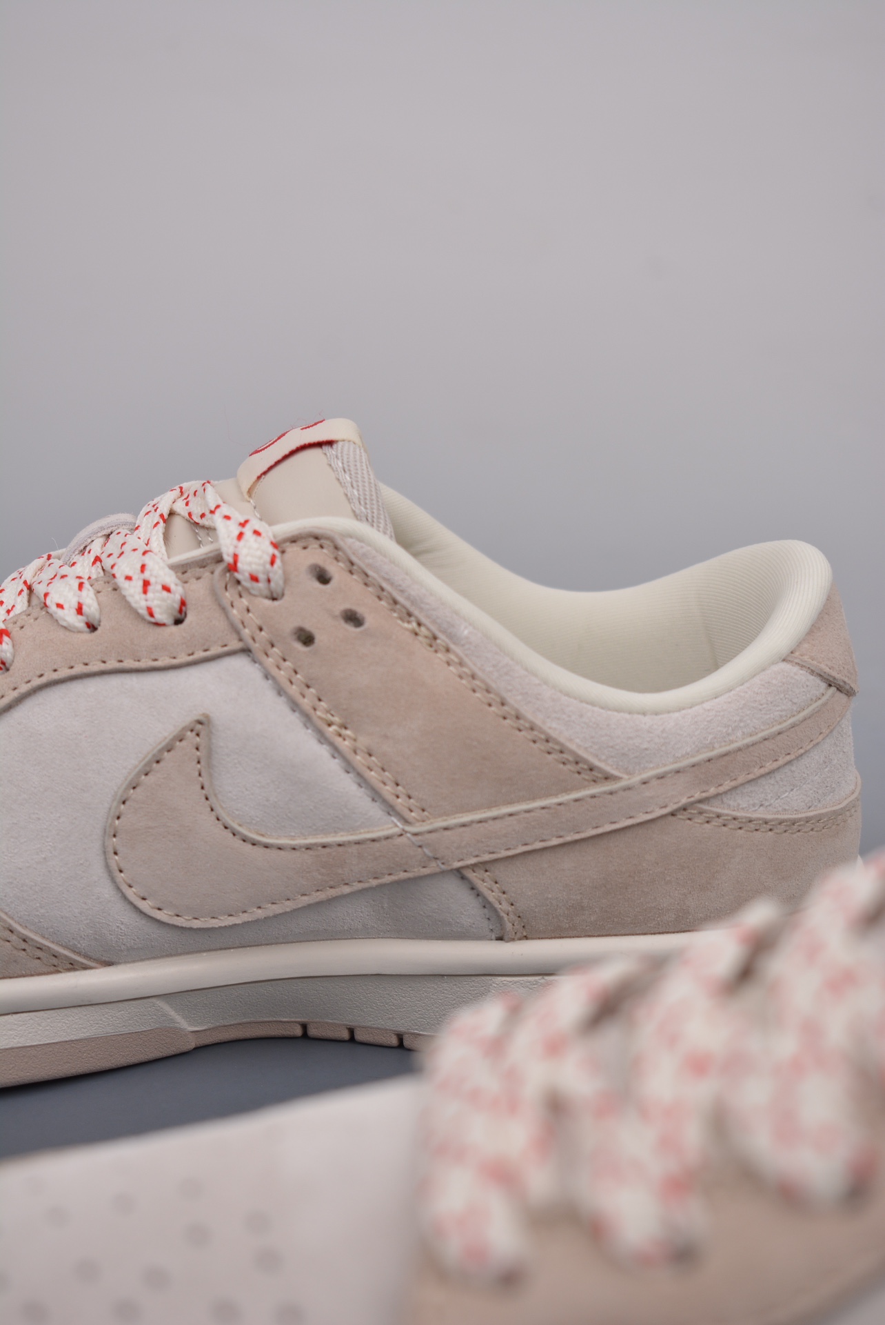 💰360 纯原版 可退换
NK SB Dunk Low 斯图西联名
纯原大厂出品 极力推荐
原装头层材料 独家版型蒸餾加工
帶來的是更好的视觉和脚感体验
大厂纯原品质出货 清洁度
电绣工艺 皮料切割干净无任何毛边 细节完美
官方货号:XH0923 153HS
尺码:36 36.5 37.5 38 38.5 39 40 40.5 41 42 42.5 43 44 44.5 45