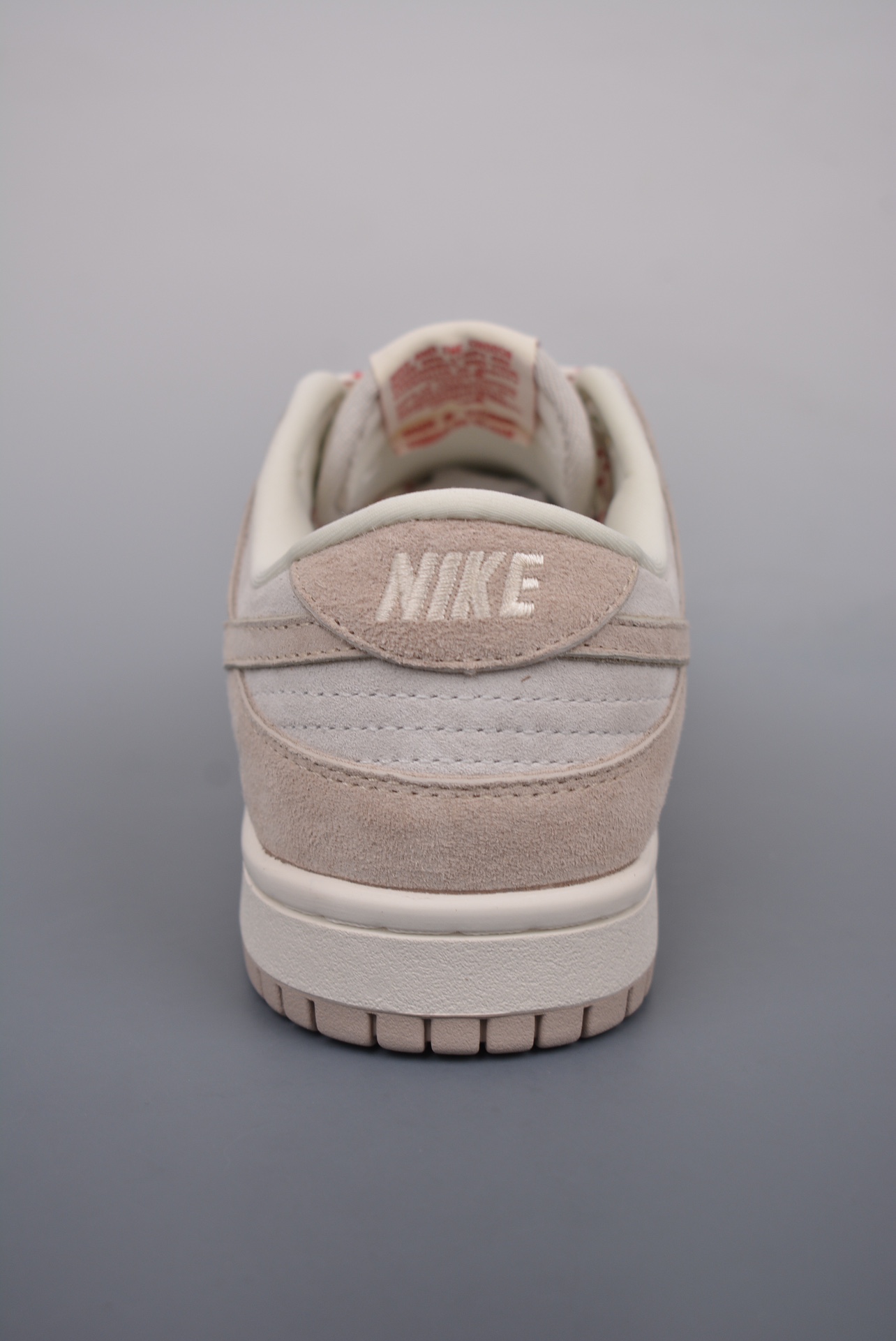 💰360 纯原版 可退换
NK SB Dunk Low 斯图西联名
纯原大厂出品 极力推荐
原装头层材料 独家版型蒸餾加工
帶來的是更好的视觉和脚感体验
大厂纯原品质出货 清洁度
电绣工艺 皮料切割干净无任何毛边 细节完美
官方货号:XH0923 153HS
尺码:36 36.5 37.5 38 38.5 39 40 40.5 41 42 42.5 43 44 44.5 45