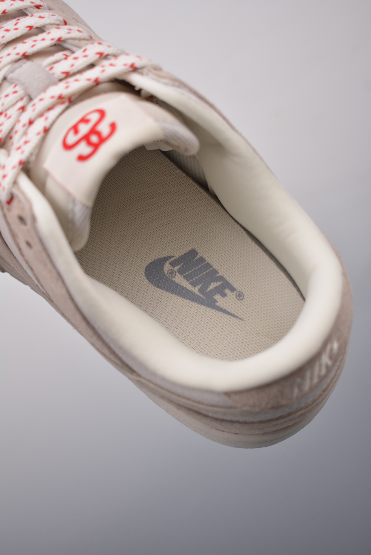 💰360 纯原版 可退换
NK SB Dunk Low 斯图西联名
纯原大厂出品 极力推荐
原装头层材料 独家版型蒸餾加工
帶來的是更好的视觉和脚感体验
大厂纯原品质出货 清洁度
电绣工艺 皮料切割干净无任何毛边 细节完美
官方货号:XH0923 153HS
尺码:36 36.5 37.5 38 38.5 39 40 40.5 41 42 42.5 43 44 44.5 45
