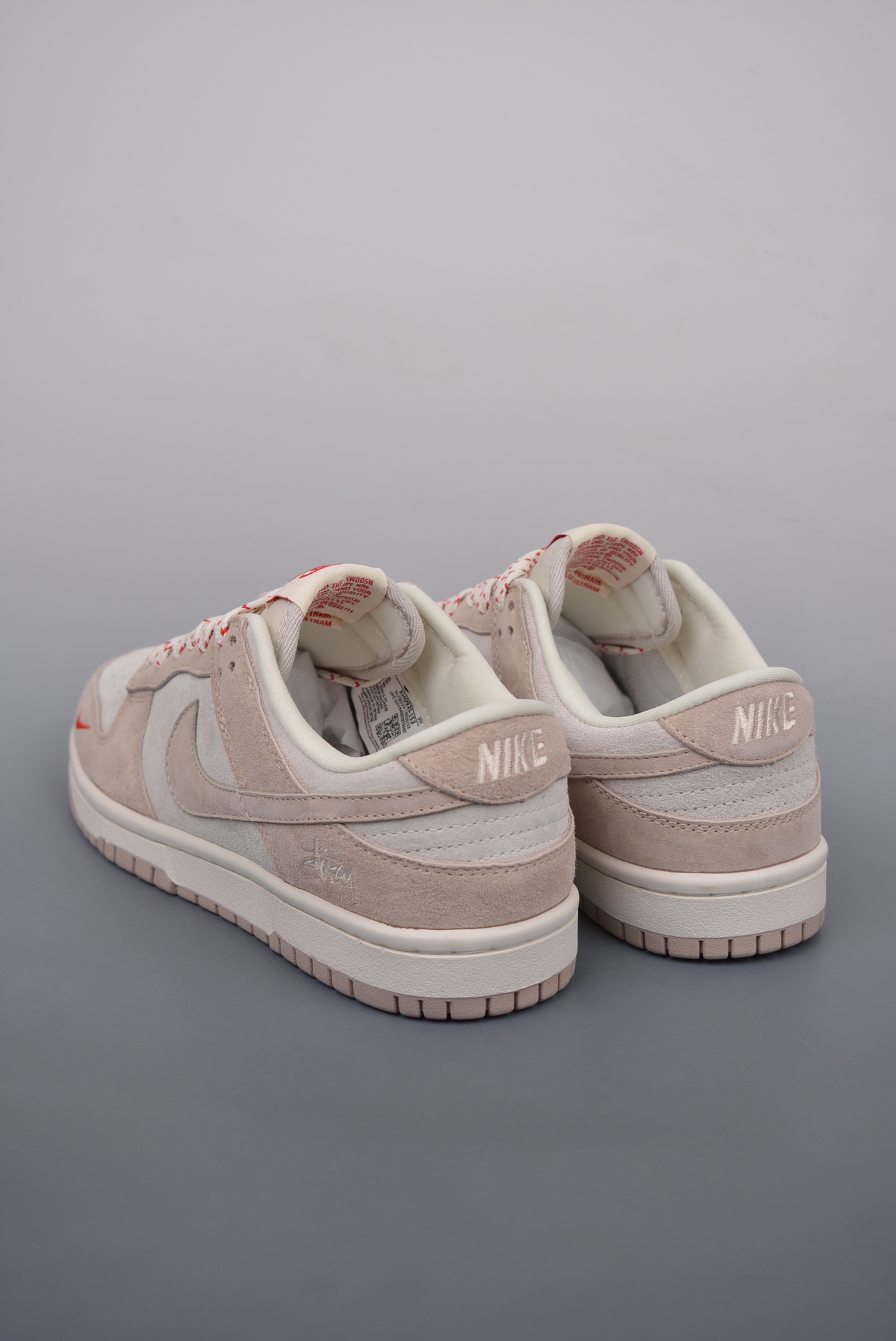 💰360 纯原版 可退换
NK SB Dunk Low 斯图西联名
纯原大厂出品 极力推荐
原装头层材料 独家版型蒸餾加工
帶來的是更好的视觉和脚感体验
大厂纯原品质出货 清洁度
电绣工艺 皮料切割干净无任何毛边 细节完美
官方货号:XH0923 153HS
尺码:36 36.5 37.5 38 38.5 39 40 40.5 41 42 42.5 43 44 44.5 45