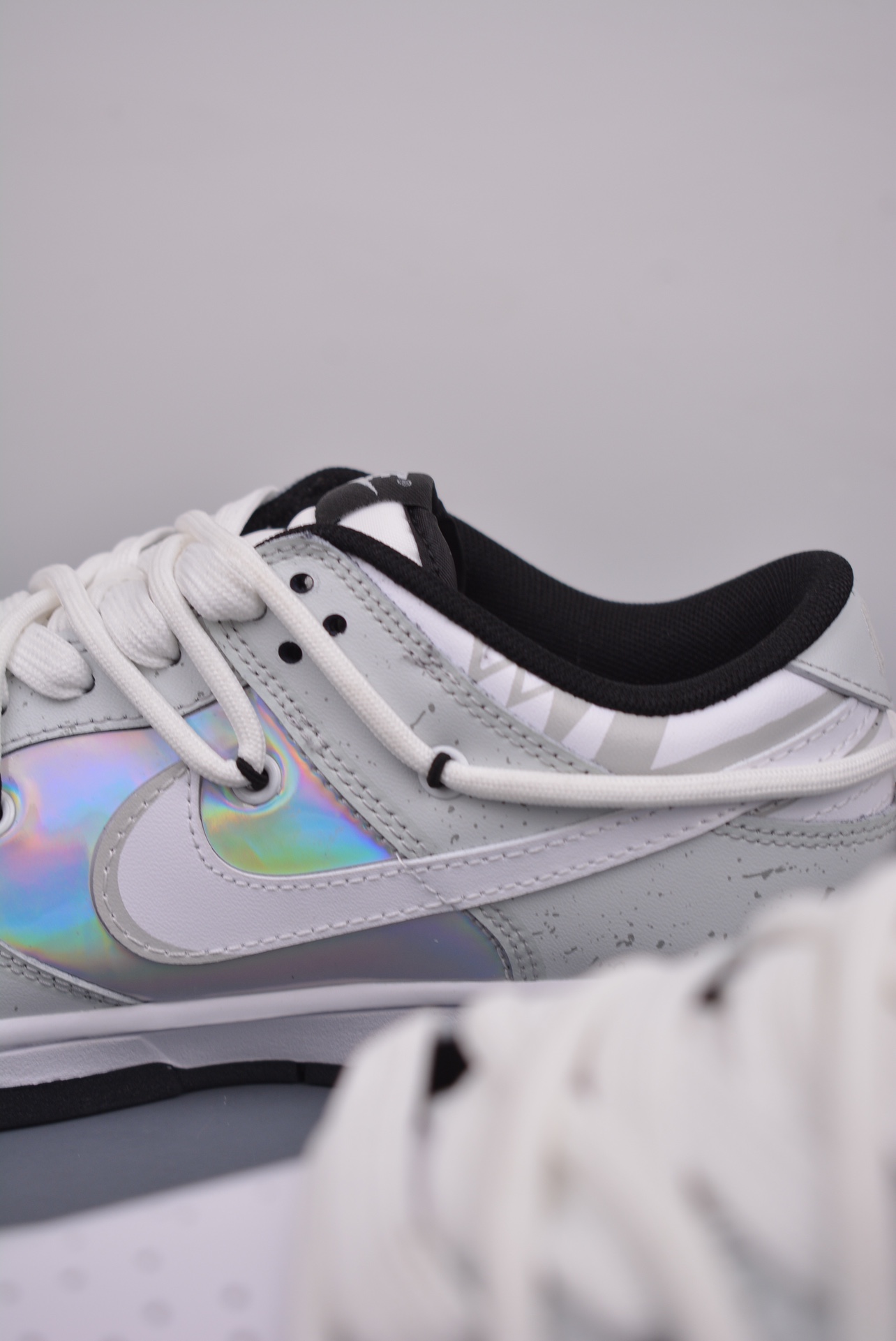 💰360 纯原版 可退换
NK SB Dunk Low 梦压星河 镭射星星
解构抽绳鞋带 纯原大厂出品 极力推荐
原装头层材料 独家版型蒸餾加工
帶來的是更好的视觉和脚感体验
大厂纯原品质出货 清洁度
电绣工艺 皮料切割干净无任何毛边 细节完美
官方货号: DD1391 100J
尺码:36 36.5 37.5 38 38.5 39 40 40.5 41 42 42.5 43 44 44.5 45 46
