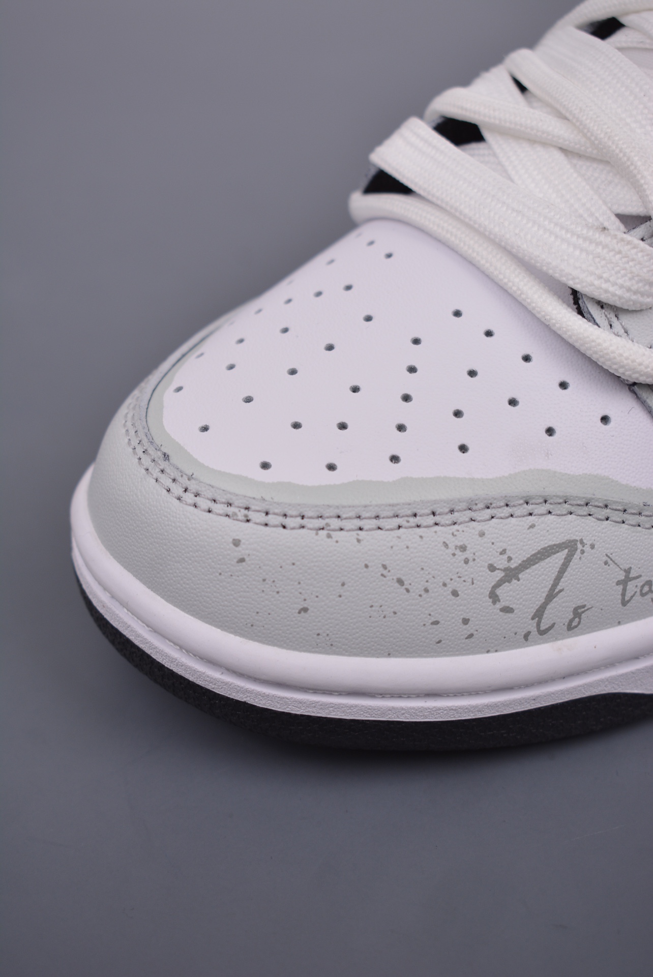 💰360 纯原版 可退换
NK SB Dunk Low 梦压星河 镭射星星
解构抽绳鞋带 纯原大厂出品 极力推荐
原装头层材料 独家版型蒸餾加工
帶來的是更好的视觉和脚感体验
大厂纯原品质出货 清洁度
电绣工艺 皮料切割干净无任何毛边 细节完美
官方货号: DD1391 100J
尺码:36 36.5 37.5 38 38.5 39 40 40.5 41 42 42.5 43 44 44.5 45 46