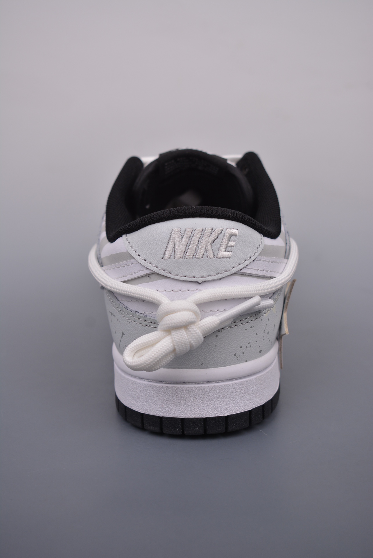 💰360 纯原版 可退换
NK SB Dunk Low 梦压星河 镭射星星
解构抽绳鞋带 纯原大厂出品 极力推荐
原装头层材料 独家版型蒸餾加工
帶來的是更好的视觉和脚感体验
大厂纯原品质出货 清洁度
电绣工艺 皮料切割干净无任何毛边 细节完美
官方货号: DD1391 100J
尺码:36 36.5 37.5 38 38.5 39 40 40.5 41 42 42.5 43 44 44.5 45 46