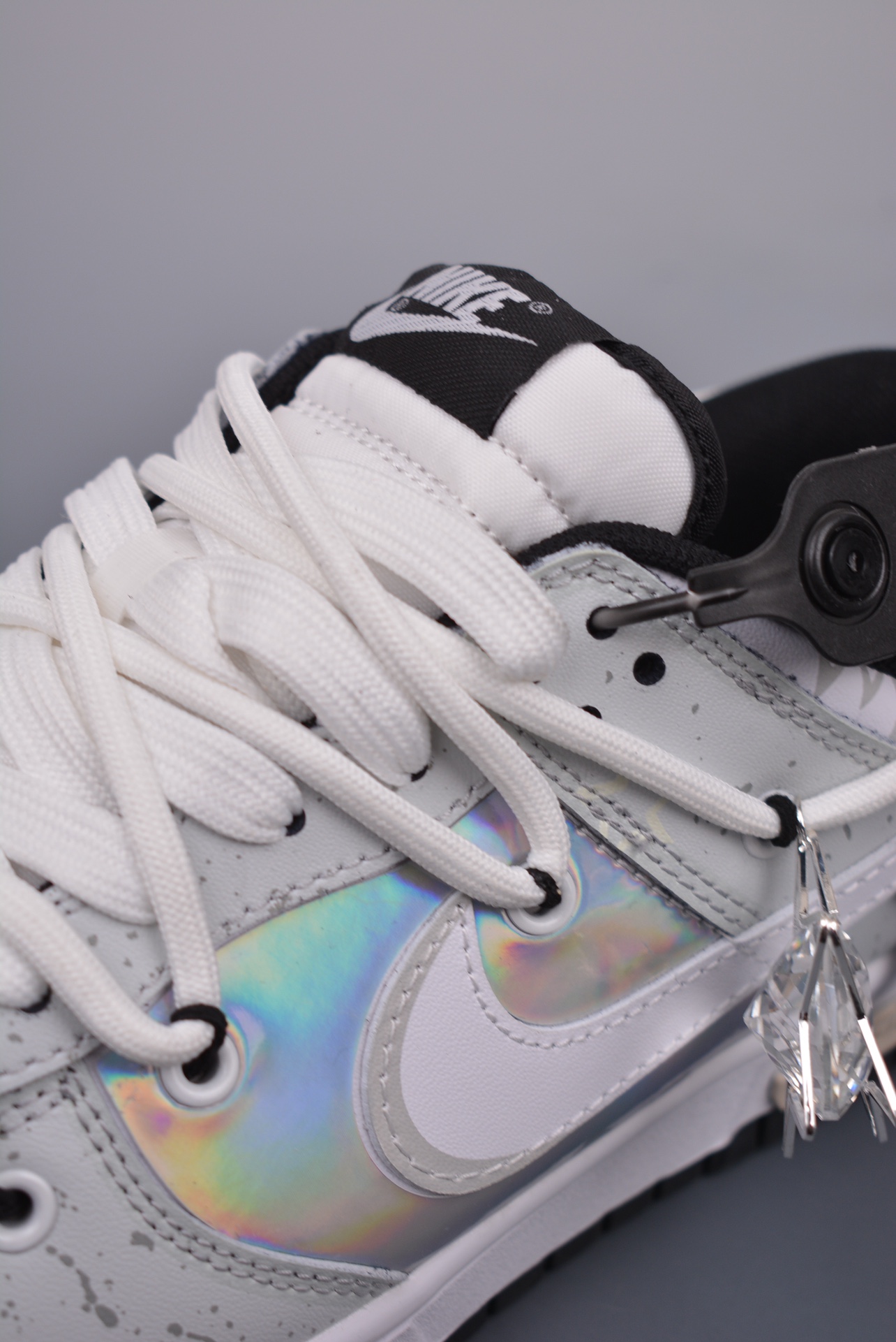 💰360 纯原版 可退换
NK SB Dunk Low 梦压星河 镭射星星
解构抽绳鞋带 纯原大厂出品 极力推荐
原装头层材料 独家版型蒸餾加工
帶來的是更好的视觉和脚感体验
大厂纯原品质出货 清洁度
电绣工艺 皮料切割干净无任何毛边 细节完美
官方货号: DD1391 100J
尺码:36 36.5 37.5 38 38.5 39 40 40.5 41 42 42.5 43 44 44.5 45 46