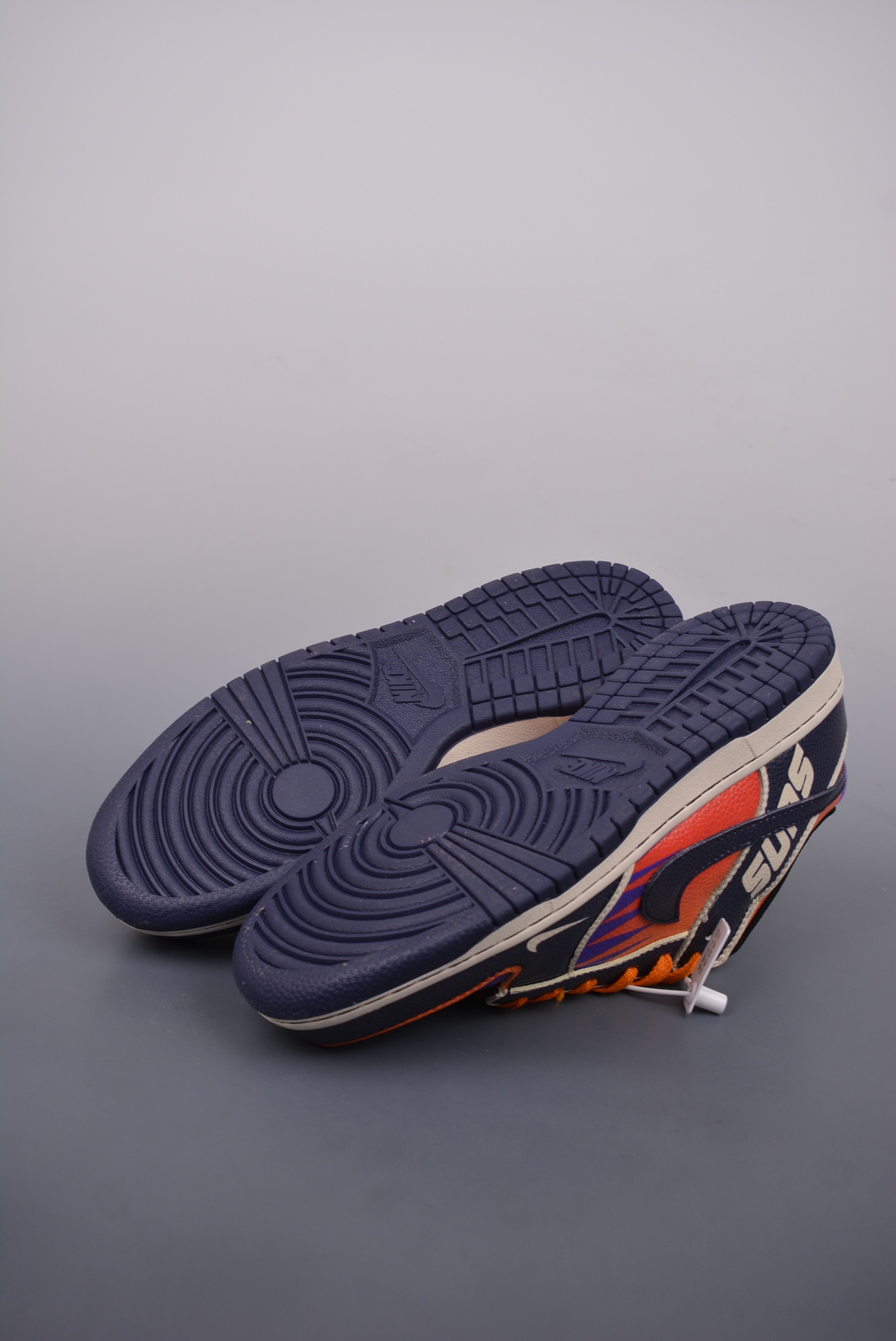 💰180真标💰260公司级💰360纯原版
NK SB Dunk Low 
性价比天花板 尝鲜先行版
原装头层材料 独家版型蒸餾加工
帶來的是更好的视觉和脚感体验
大厂纯原品质出货 清洁度 电绣工艺 皮料切割干净无任何毛边 细节完美 
官方货号：DD1391 116K
尺码: 36 37.5 38 39 40 41 42 43 44 45
