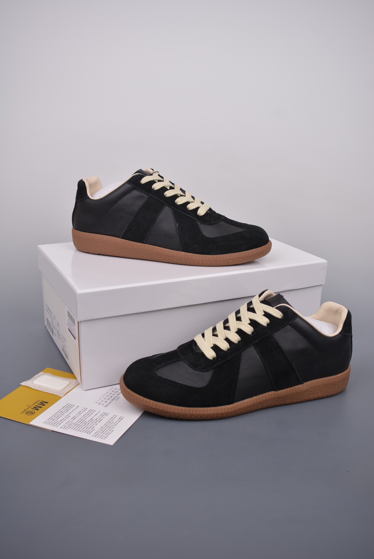 💰360 纯原版 可退换
Maison Margiela Calfskin Replica
马吉拉 德训 运动休闲板鞋 原版原盒
采用进口粒面头层小牛皮
组合耐磨翻毛皮革鞋面材质
牛反绒鞋头饰片 内里水染牛皮及脚垫
鞋舌记忆海绵材质贴附脚背
轻盈耐磨防滑橡胶鞋底
官方货号: S58WSOD
尺码:36 36.5 37.5 38 38.5 39 40 40.5 41 42 42.5 43 44 44.5 45