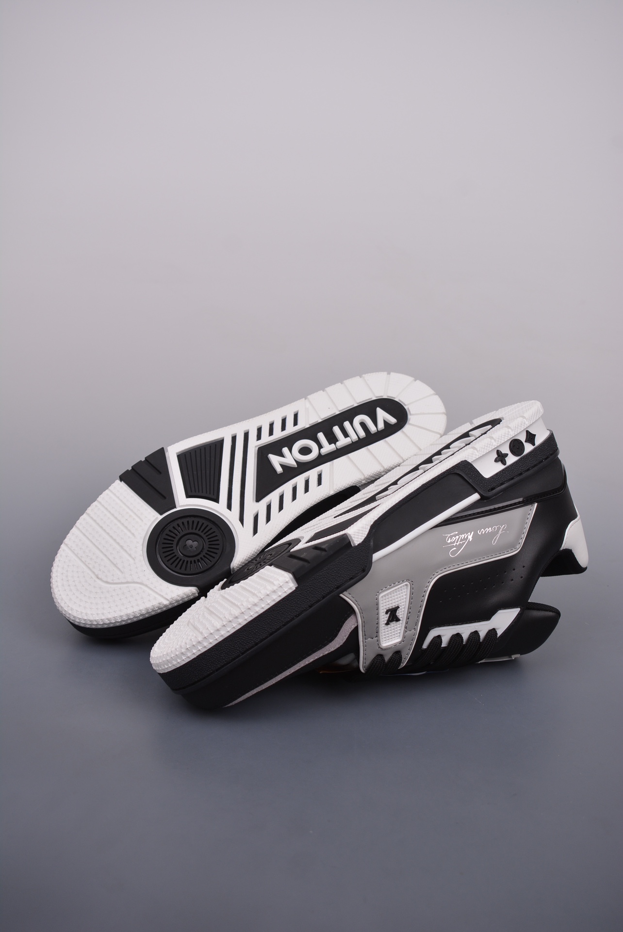 天花板级别 LOUIS VUITTON Trainer LV 路易威登 独家全新升级最新包装
