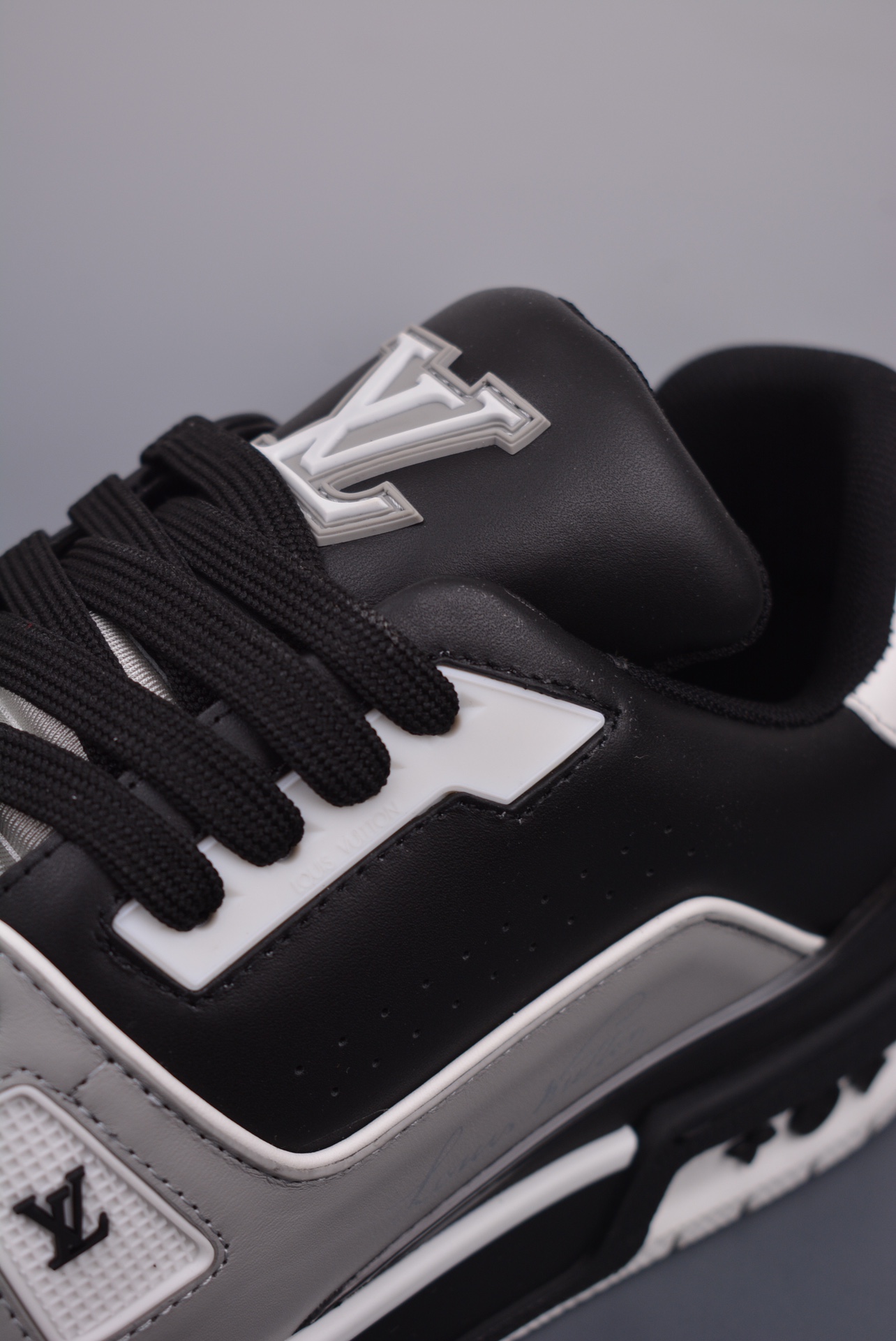 天花板级别 LOUIS VUITTON Trainer LV 路易威登 独家全新升级最新包装