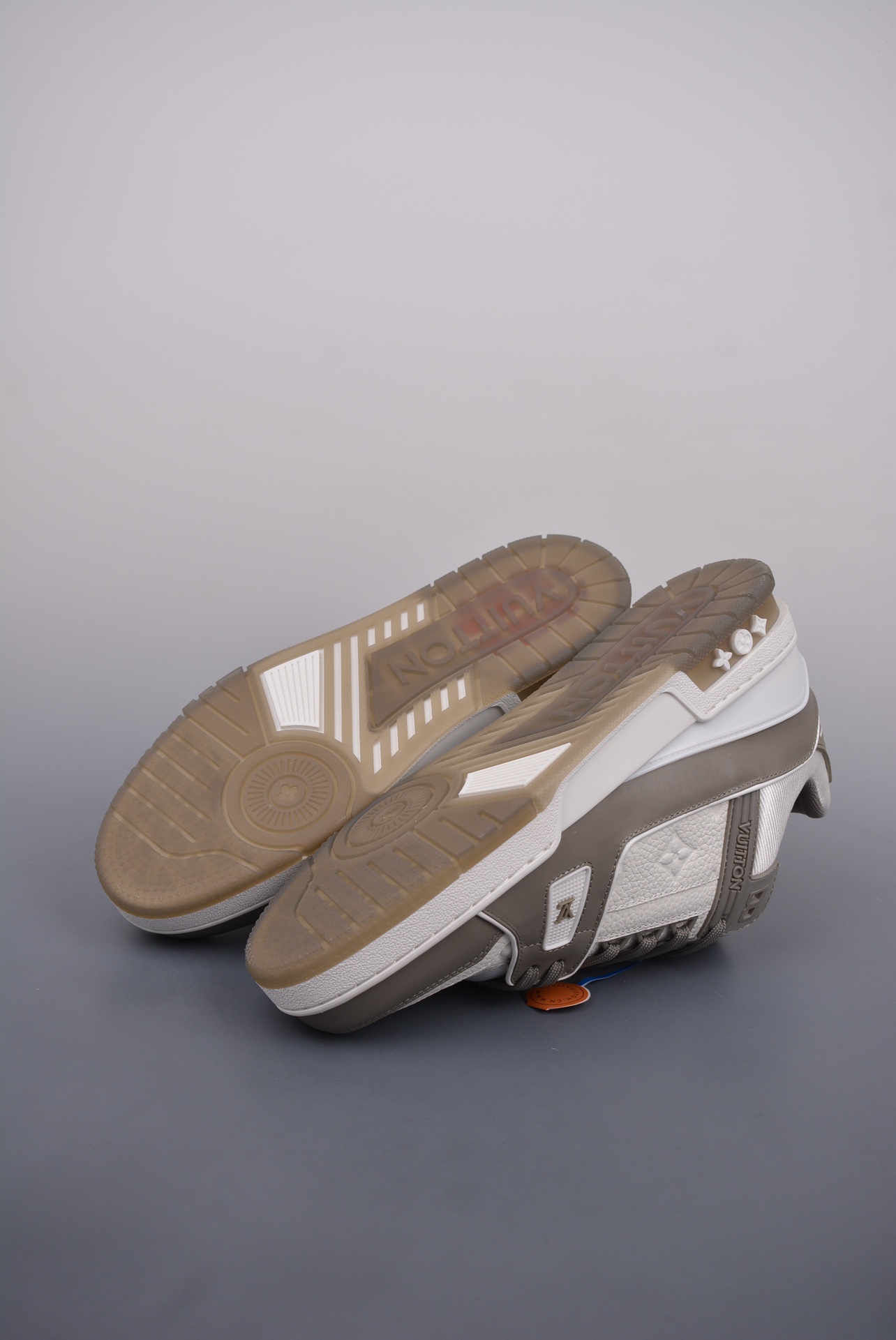 700 天花板级别 LOUIS VUITTON Trainer LV 路易威登板鞋