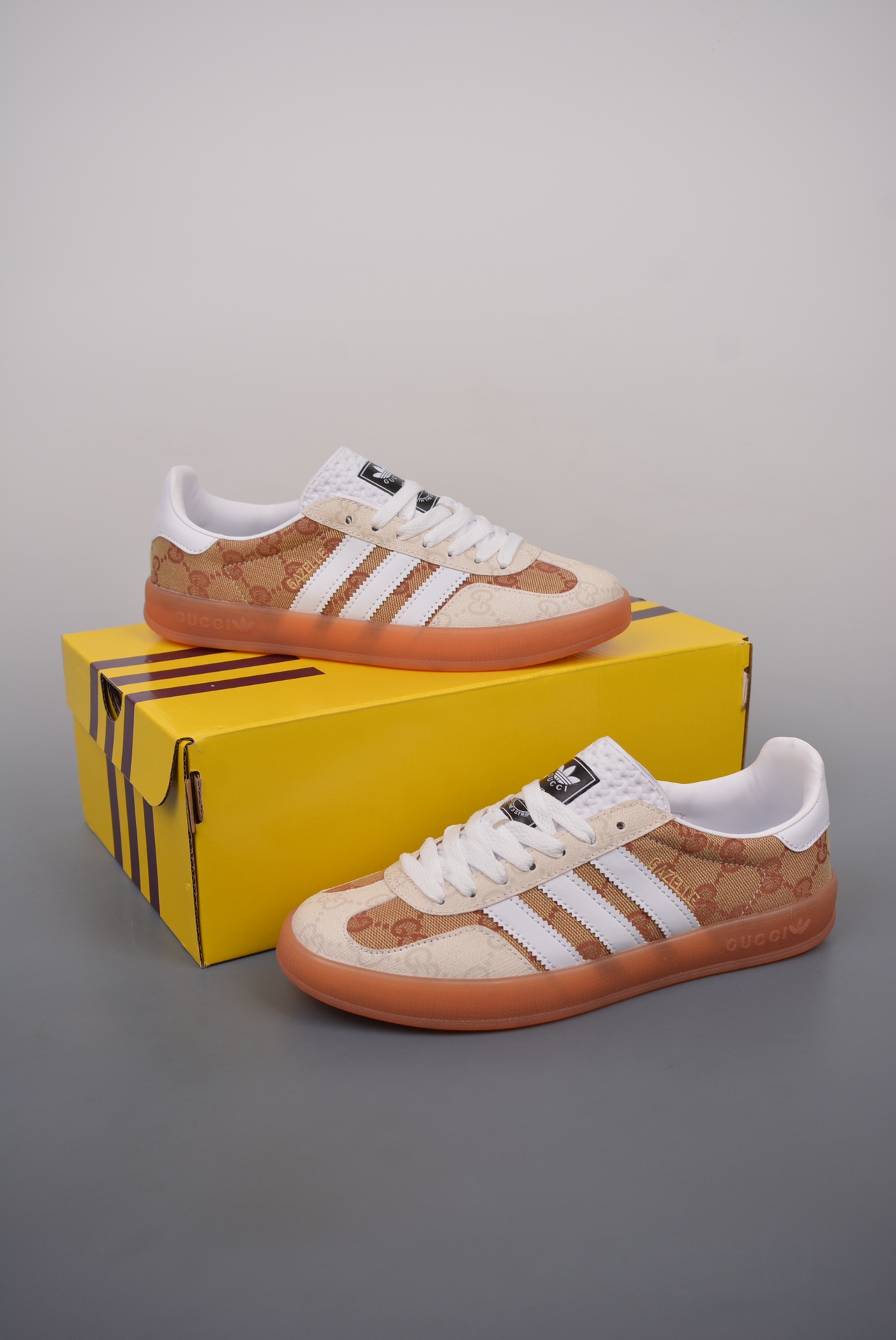 💰150真标💰170公司级💰200纯原版
AD Originals Gazelle
古驰Gucci x 德国运动品牌阿迪达斯
采用翻毛皮与天鹅绒布鞋面材质
皮革内里贴缓震PU乳胶脚垫 外置耐磨大底KK
尺码: 36 36.5 37.5 38 38.5 39 40 40.5 41 42 42.5 43 44