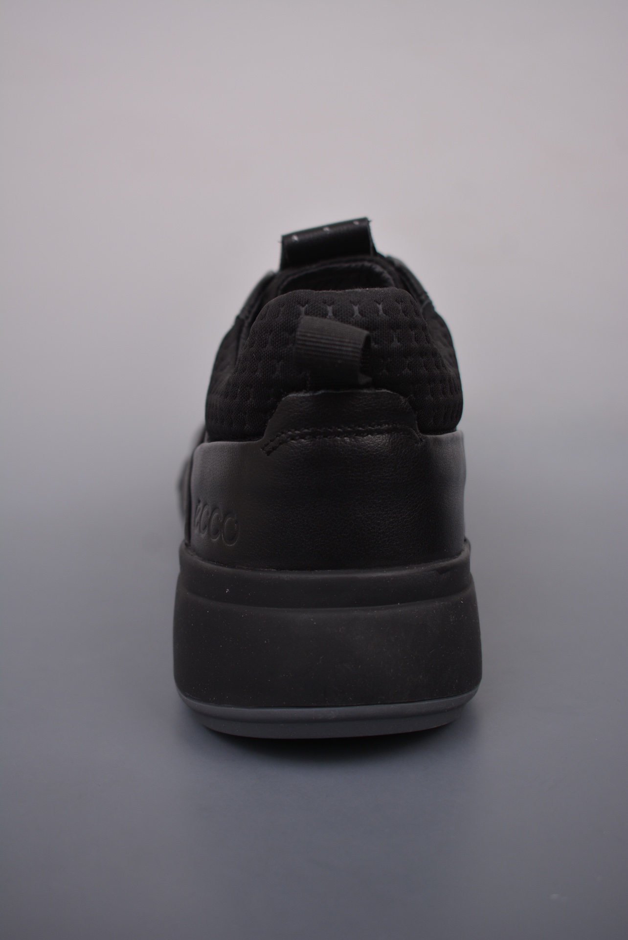 💰380 纯原版 可退换
Ecco爱步2024四季潮流男鞋 
格子布拼接休闲板鞋 百搭简约时尚户外鞋 
街头趣闯系列 牛皮鞋面 
纹理自然 细腻柔软 鞋面防泼水薄膜 
给你贴心保护 PU中底 橡胶大底 
抓地力强 具有良好的防滑耐磨性 
休闲百搭 简约利落MX
码数：39 40 41 42 43 44