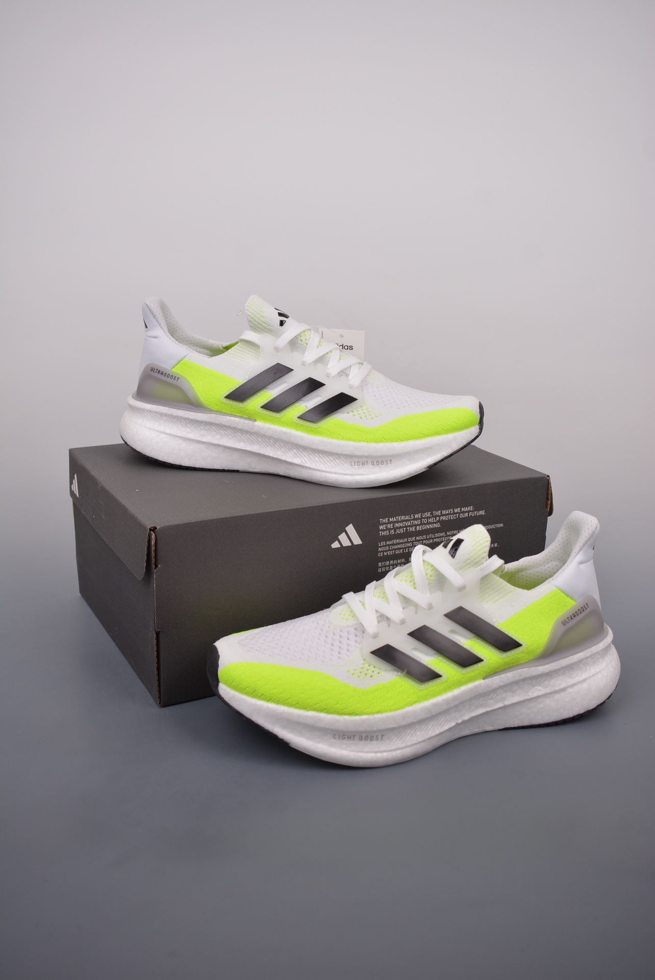 💰240 纯原版 可退换
AD ULTRA BOOST LIGHT
缓震运动休闲轻便透气跑步鞋 
采用adidas PRIMEKNIT鞋面
裹脚舒适 搭载BOOST技术 为运动添舒适
还搭载Linear Energy Push系统
旨在增加前掌和中足结构感 穿着舒适
官方货号：ID8887DX
尺码: 36 36.5 37.5 38 38.5 39 40 40.5 41 42 43 44 44.5 45 46 