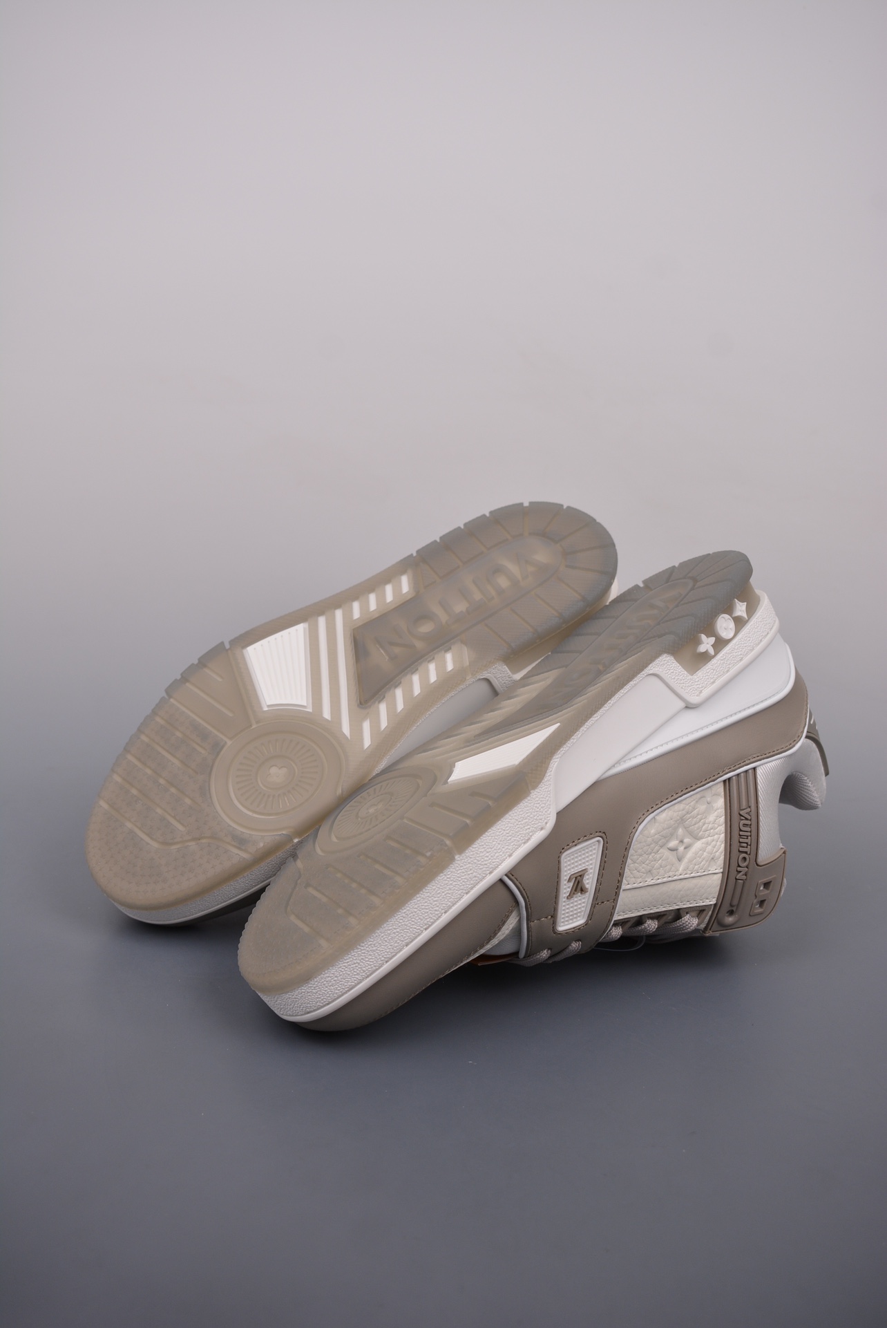 2021s LV Trainer 限定联名 最新配色国内限定无售 原版购入历时近两个月开发打造 经典多拼色超好看