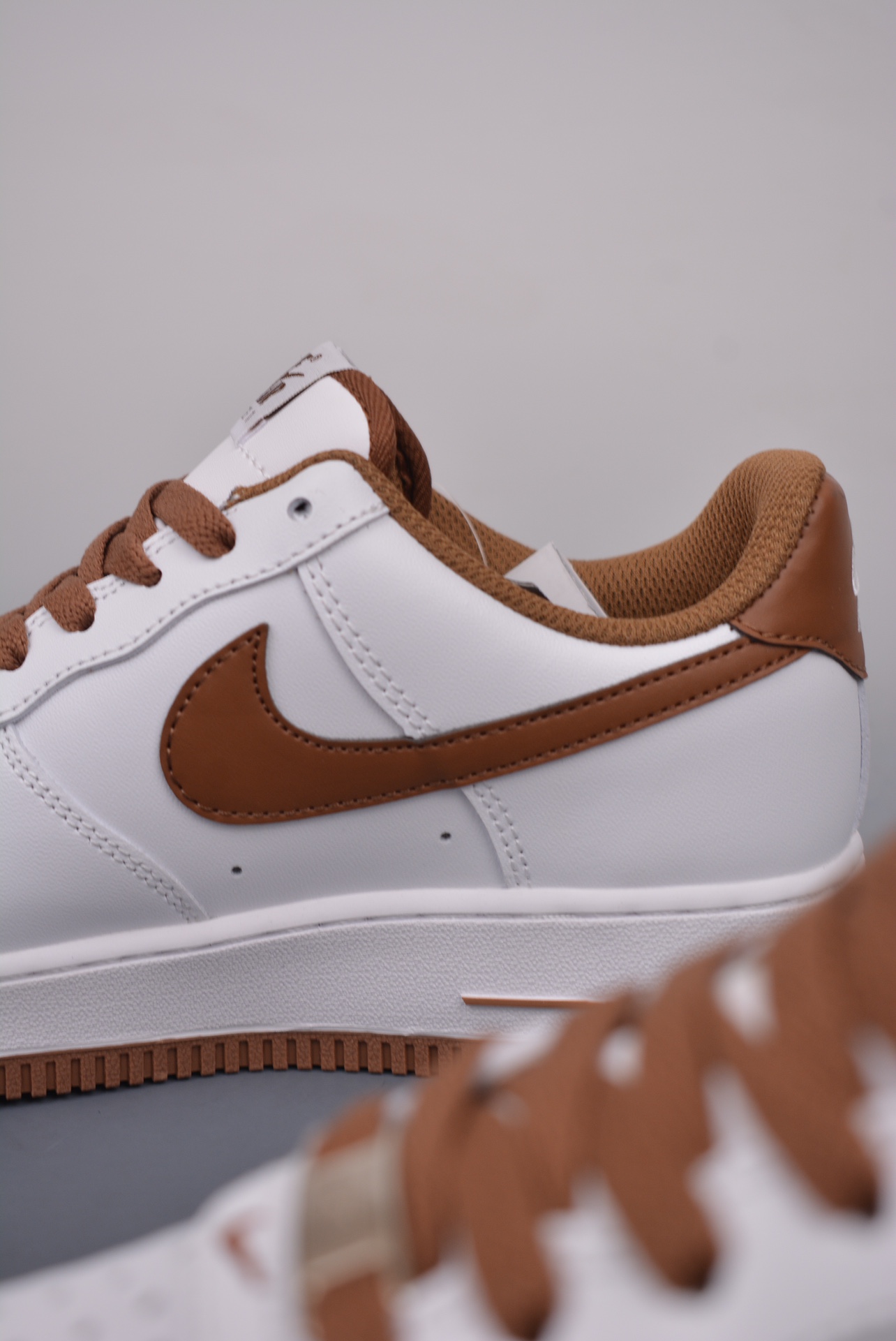 💰170真标💰200公司级💰240纯原版
NK Air Force 1 Low 纯原版
原楦头原纸板 打造纯正空军版型
专注外贸渠道 全掌内置蜂窝气垫 
原盒配件 原厂中底钢印、拉帮完美   
官方货号：DH7561 100KK
Size：36 36.5 37.5 38 38.5 39 40 40.5 41 42 42.5 43 44 45