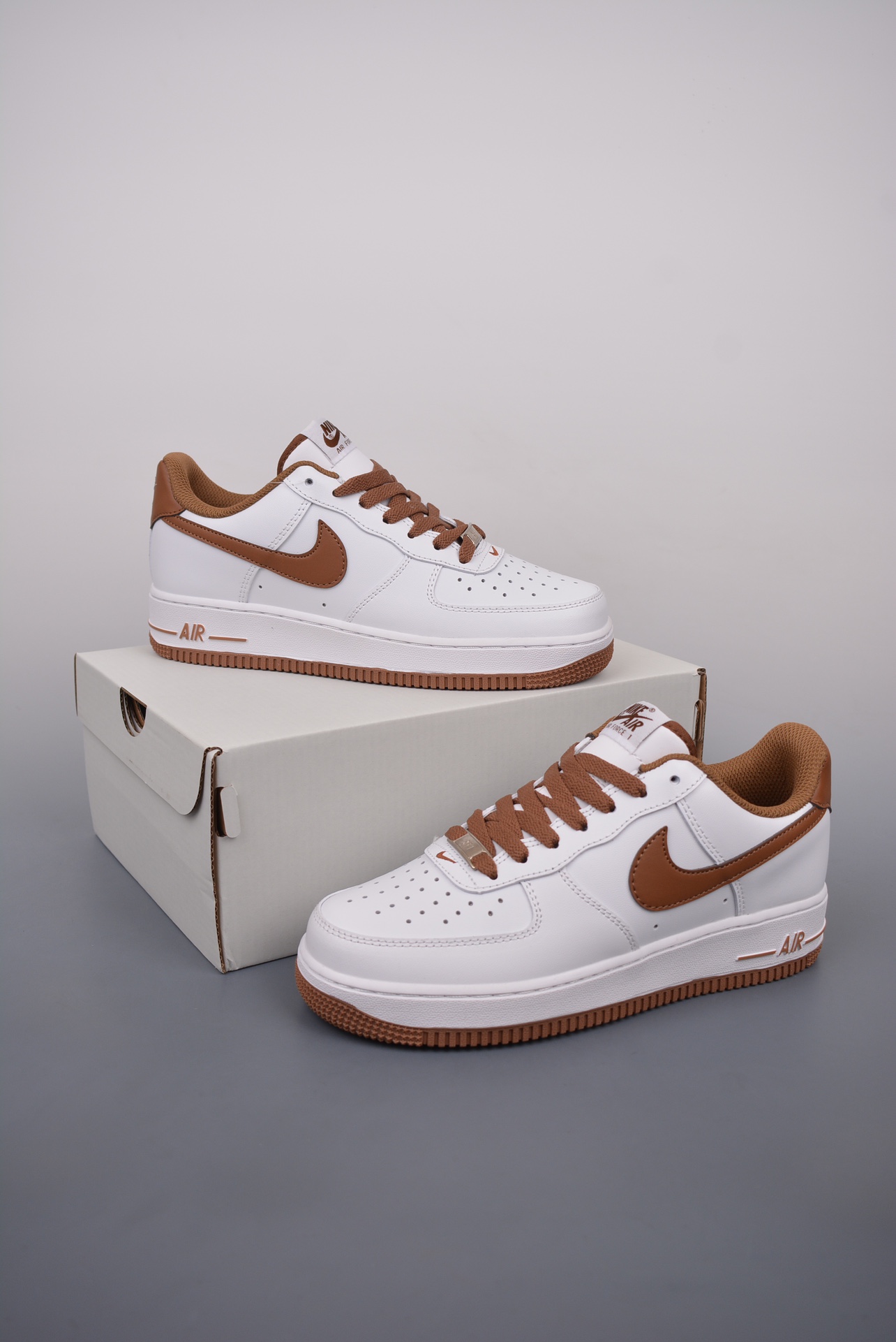 💰170真标💰200公司级💰240纯原版
NK Air Force 1 Low 纯原版
原楦头原纸板 打造纯正空军版型
专注外贸渠道 全掌内置蜂窝气垫 
原盒配件 原厂中底钢印、拉帮完美   
官方货号：DH7561 100KK
Size：36 36.5 37.5 38 38.5 39 40 40.5 41 42 42.5 43 44 45