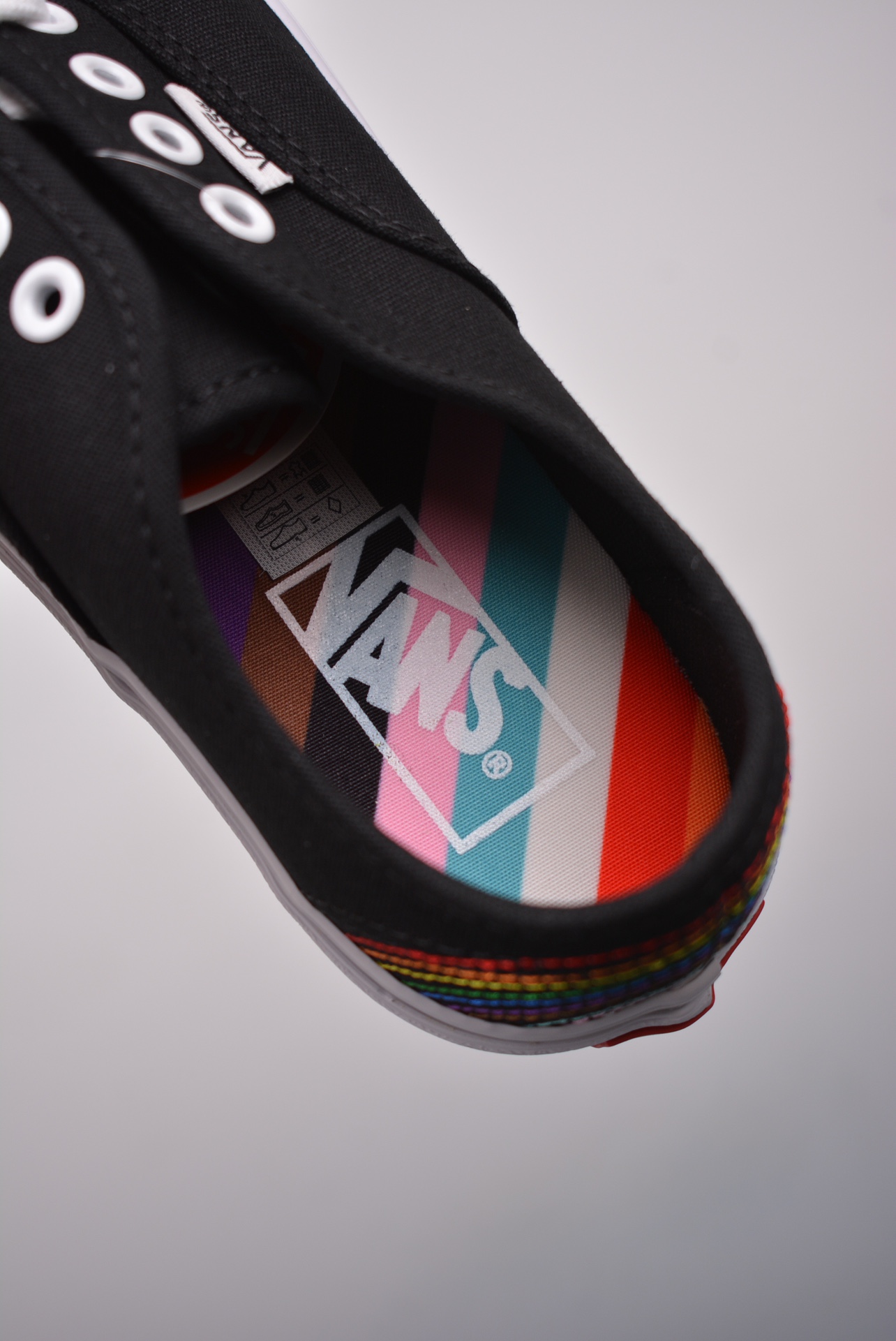 130 Vans Authentic 彩虹系列 Vans Classics 推出的 ”Love Wins” VN000EE3RNC