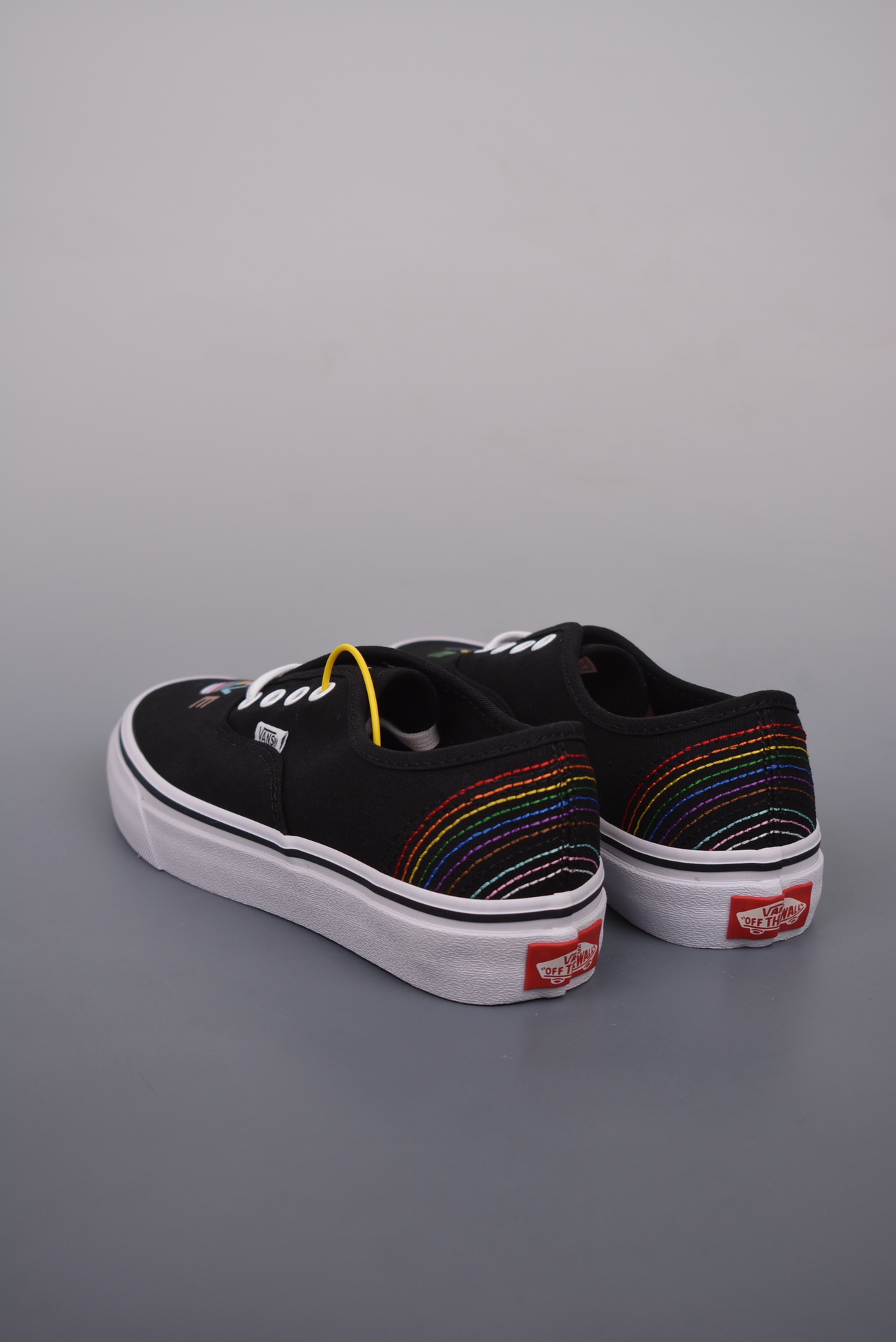 130 Vans Authentic 彩虹系列 Vans Classics 推出的 ”Love Wins” VN000EE3RNC