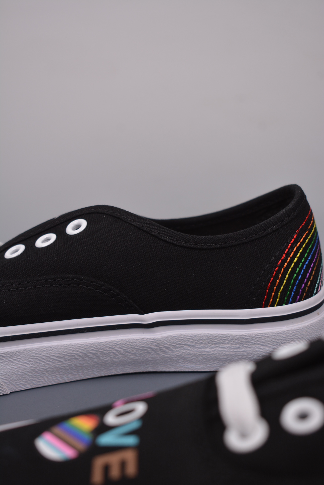 130 Vans Authentic 彩虹系列 Vans Classics 推出的 ”Love Wins” VN000EE3RNC