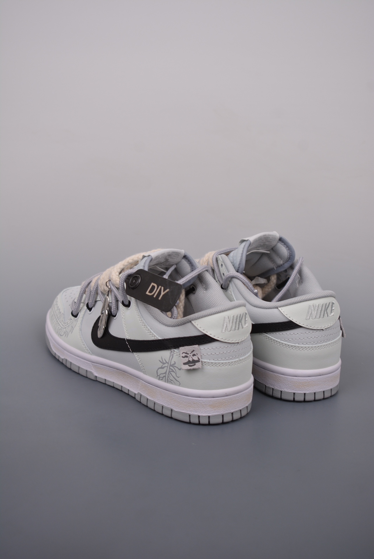 260 SB Dunk Low 高街情侣 银饰羽毛 解构抽绳鞋带  DJ6188-001