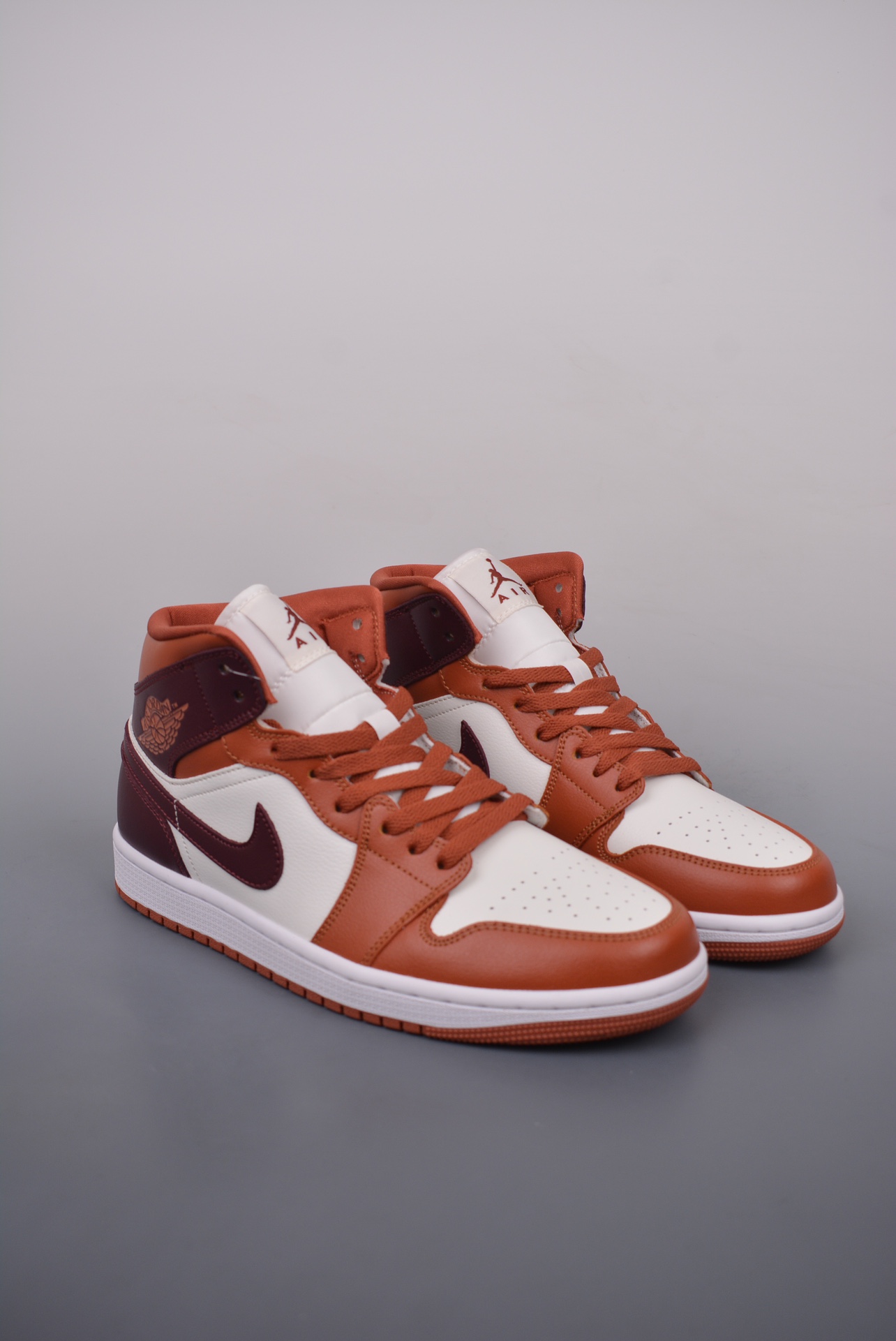 240 Air Jordan 1 Mid 焦糖棕 BQ6472-200