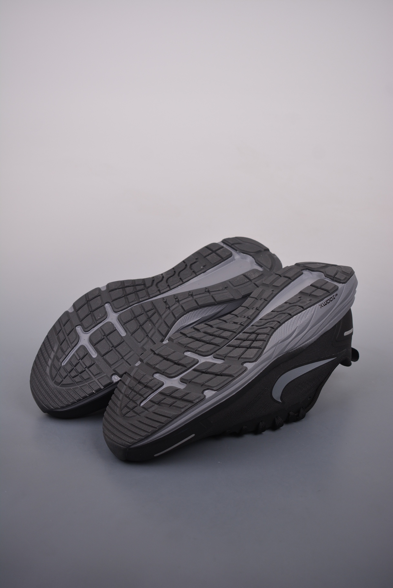 170  Zoom Winflo 9X 登月网面透气跑步鞋 CZ6720-007