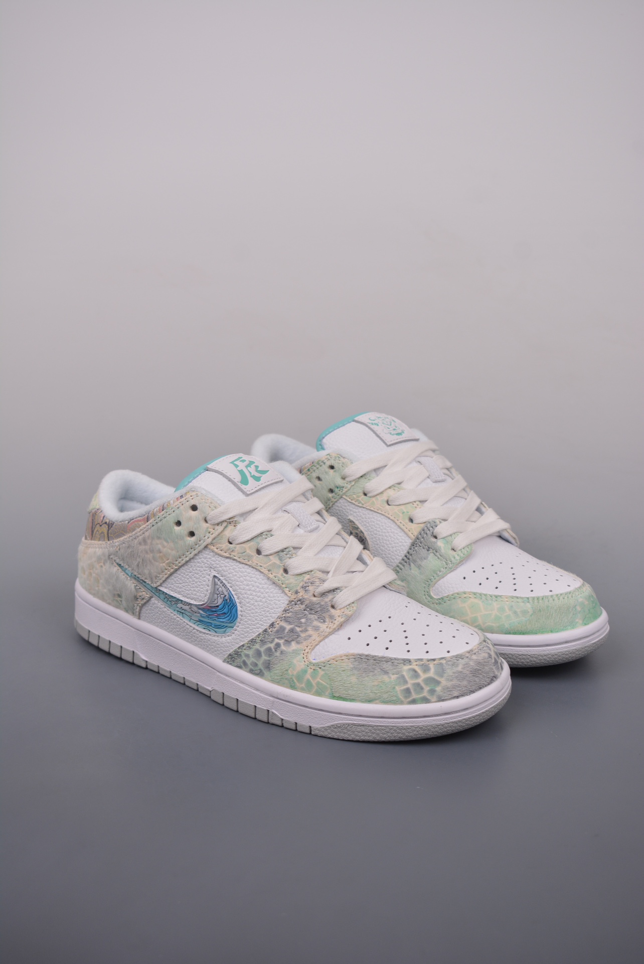 320 SB Dunk Low 龙族三太子 敖丙 DV0831-101