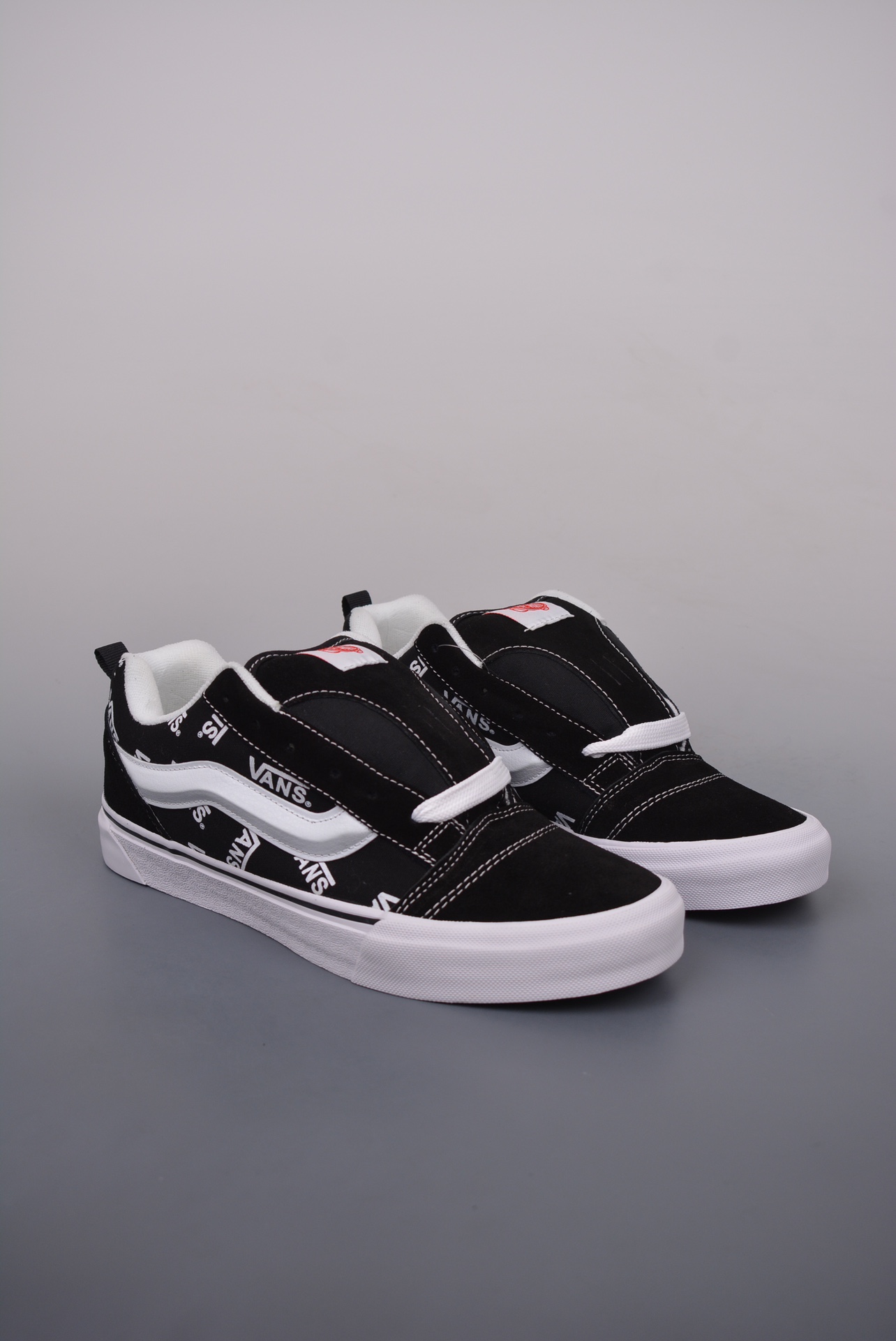 150 Vans Classics Knu Skool  厚鞋舌Logo字母印花面包鞋