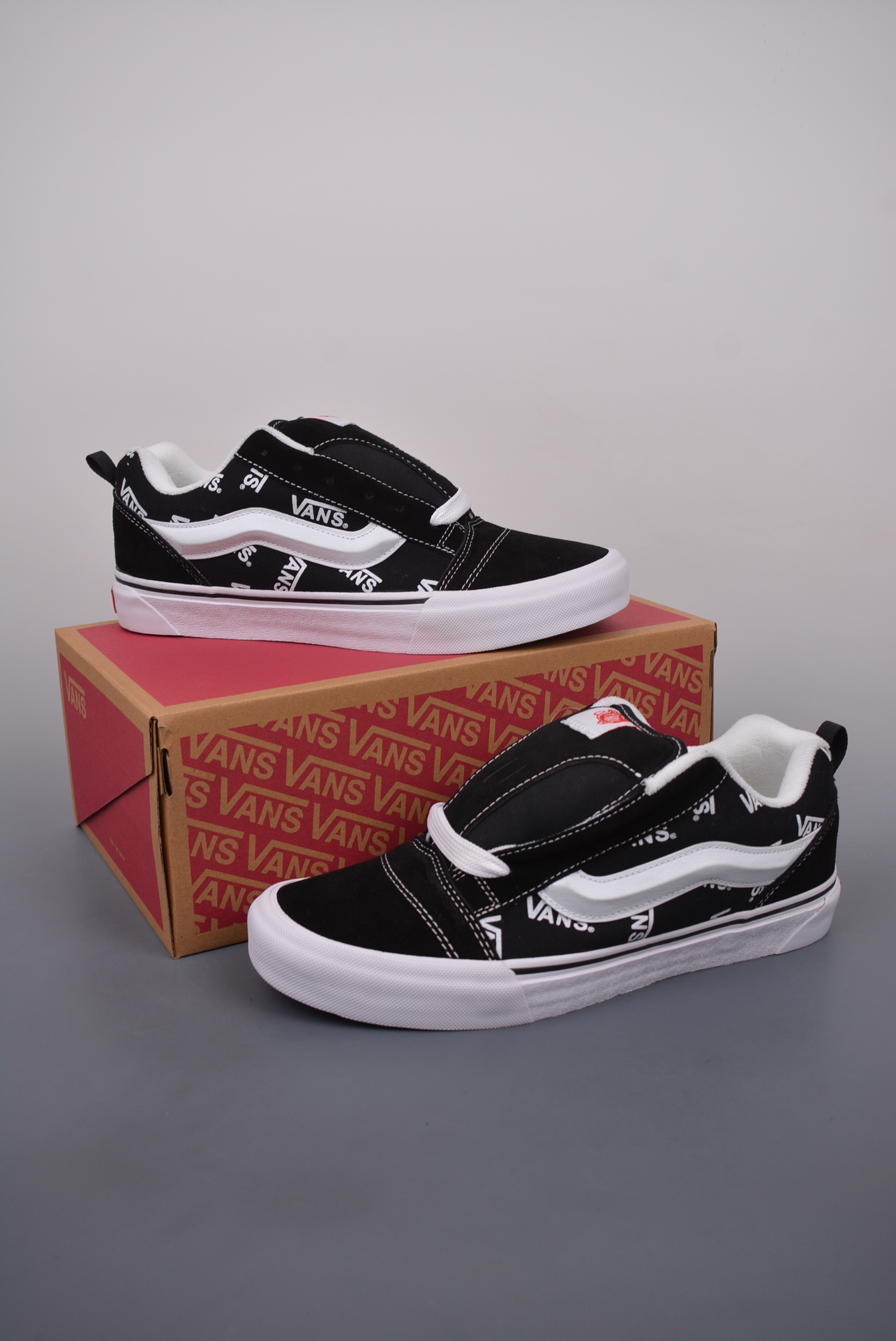 150 Vans Classics Knu Skool  厚鞋舌Logo字母印花面包鞋