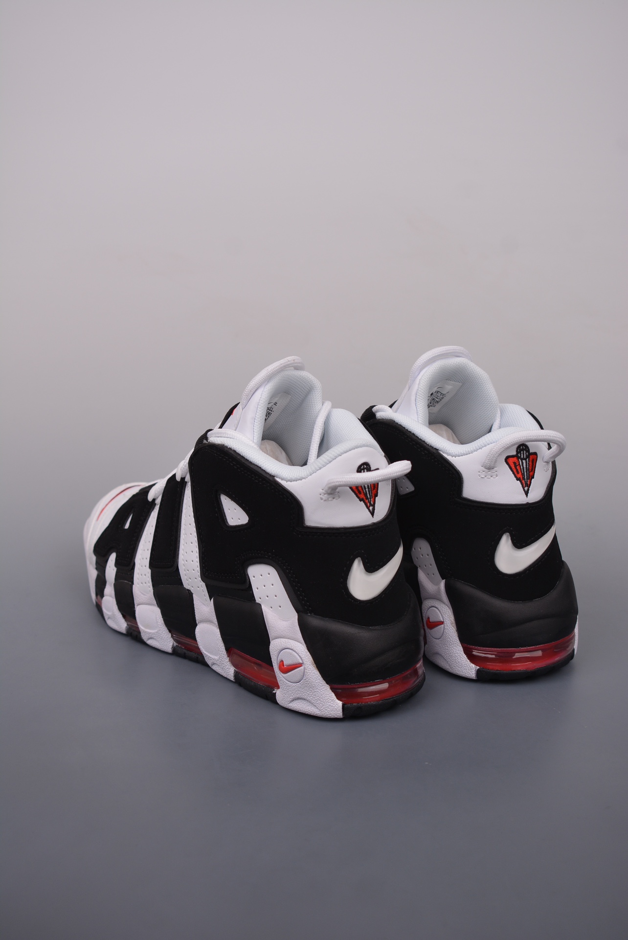 💰190真标💰280公司级💰340纯原版
NK Air More Uptempo 皮蓬大AIR 
【地表最强性价比版本 完美清洁度】
以流行于街头的涂鸦文化为设计灵感
整体的设计风格夸张而充满魅力
厚实而充满质感的皮质鞋面两侧印刻了一对巨大的字母“AIR” 独特炫酷的外观惊艳无比 
官方货号: 414962 105ZM
尺码: 36-46
耐克 阿迪达斯 三叶草 椰子350 v2 sb dunk 古驰脏脏鞋 麦昆 匡威1970s 万斯 vans 范斯 新百伦 乔丹 air jordan asics亚瑟士 斯凯奇 斐乐 彪马 锐步 mlb fila 鬼冢虎 莆田鞋 板鞋 樱花粉 af1 高帮 纯白 复古 满天星 解构 鞋盾 小麦色 蓝粉 马卡龙 低帮 独角兽 鸳鸯 联名 童鞋 冰淇淋 骨白冰蓝 白蓝 黑色 小白鞋 电玩像素 黑白 涂鸦 镭射 雾霾 白色 diy 1970s 夜光 大童 泼墨 中帮 黑武士 洛克公园 魔术贴 情侣 经典 四钩 奶咖色 刮刮乐 白丝绸 白银 3m 反光 白绿夜光 白橙双钩 小雏菊 权志龙 白绿橙 off white 飞线 金钩 冰块 小银钩 笑脸 缝线 剪纸 纯黑 蓝丝绸 情人节限定 白金 蓝白 354 黑曜石 熊猫 像素 冰蓝 四小勾 水晶底 寿桃 洞洞鞋 彩虹像素 灰色 air force 1 黑色 拖鞋 aj4 aj35 aj11 篮球鞋 莆田 aj3 aj6 aj13 aj7 童鞋 儿童鞋 aj312 aj36 黑白奥利奥 传奇蓝 aj32 限量版 飞人拖鞋 康扣 熊猫 北卡蓝 low 白水泥 藤原浩 aj34郭艾伦 影子灰 蒂芙尼绿 aj10 倒钩 aj9 冰雪奇缘 黑曜石 aj31 aj270 球鞋 大魔王 冰激凌 樱木花道 热熔岩 迪奥联名 胭脂红 凉鞋 aj15 满天星 水泥灰 芝加哥 鸳鸯 aj28 情侣 aj28 樱花粉 电玩像素 北卡蓝 小迪奥 粉色 樱花粉 电玩像素 烟灰 变色龙 兵马俑 大巴黎 aj16 兔八哥 马卡龙 大学蓝 aj30 黑水泥 白蛇 叶绿素 火影 白水泥 情人节限定 粉蛇 黑红 球鞋gtcut kobe球鞋 zoom kobe 500黑武士 2022r nike星空 gt球鞋 zoom跑鞋 纽巴伦990 nikecourt女鞋 zoom aj1 nb827 斐乐hike nike青花瓷 aj镭射 科6 next跑鞋 宇航员2.0 小白鞋 男鞋 运动鞋 斯凯奇 斐乐 板鞋 aj 彪马 新百伦 亚瑟士 new balance adidas 阿迪达斯 篮球鞋 空军一号 纯白 跑步鞋 vision street wear puma 女运动休闲鞋 nb 情侣鞋 球鞋 dunk 美津浓 欧文7 运动鞋女款跑步鞋 休闲男鞋 aj1 拖鞋 耐克鞋男新款 鞋子 童鞋 男款 飞马 zoom 超级飞马 跑鞋 老爹鞋 air max 儿童鞋子 男士 飞马38 m2k 日落 黑白熊猫 女款 飞马39 男款 阿甘鞋 飞马37 夏季 dunk sb 华夫鞋 凉鞋 开拓者 夏款 毛毛虫 气垫 air zoom 休闲鞋 高帮 帆布鞋 sacai 2022 vapormax 赤足 飞马36 af1 紫葡萄 树莓紫 winflo8 court女鞋 网鞋 zoom 破二 dc0774 拖鞋 superfly 子弹头 dunk黑白熊猫 blazer max270 欧文7 小童鞋 阿尔法 欧文8 登月 星空 莆田 黑武士 airmax97 贝壳头 三叶草 boost forum 椰子鞋 yeezy neo 暗夜精灵 金标 椰子 350 v2 ultraboost 清风 阿尔法 涉水鞋 ub21 ub22 forum84 ub nmd 爆米花 pro2 cut supernova x9000 椰子500 小椰子 forum low 史密斯 椰子700 樱花系列女鞋 新百伦530 327 574 5740 满天星 992 550 990 303 nb2002ra 302 元祖灰 993 990v5 nb300 ms327 580 999 nb327新百伦 新百伦878 nb300 5740奶茶色 m5740nb5740 997 608 452 nbms327 992元祖灰 996 880 低帮 倒钩 aj1 low 北卡蓝 黑曜石 倒钩藤原浩鞋 芝加哥 禁穿 小迪奥aj1 aj1大学蓝 樱花粉 烟灰 闪电倒钩 mid 影子灰 白丝绸 黑红脚趾 黑红 马卡龙 小dior 蒂芙尼绿 黑脚趾 小摩卡 蜘蛛侠 兔八哥 莆田纯原 纯白 中帮 黑粉脚趾 鸳鸯 low摩卡棕 扣碎 倒钩低帮 小闪电 凯尔特人 芝加哥ow联名 灰白 红豆奶茶 叛逆 换底 扣碎篮板 摩卡棕 迪奥联名鞋 皇家蓝 低帮女鞋倒钩白棕 泡泡糖 黑粉脚趾 北卡蓝低帮 黑绿脚趾 影子灰 蒂芙尼绿 黑脚趾 浆果粉 扣碎篮板 鸳鸯 冰淇淋 白丝绸 激光蓝 offwhite联名 黑粉脚趾 蓝 水洗丹宁 情人节 午夜蓝 凯尔特人 泡泡糖 男鞋 女鞋 夏季 儿童 拖鞋 小众鞋 篮球鞋 凉鞋 运动鞋 跑步鞋 童鞋 板鞋 日落 足球鞋 小白鞋 跑鞋 老爹鞋 zoom 超级飞马 36 37 38 sb dunk 鞋子 新款 m2k air max 薄款 赤足5.0 星空 登月 vapormax 超轻 网鞋 气垫鞋 阿甘鞋 休闲鞋 47 blazer 高帮 樱花粉 free vaporfly 情侣 子弹头 华夫鞋 欧文7 lebron18 joyride fly3 max270 杜兰特5 毛毛虫 黑武士 限量版 忍者 马拉松 winflo7 kyrie7 ep 莆田鞋 板鞋 樱花粉 af1 高帮 纯白 复古 满天星 解构 鞋盾 小麦色 蓝粉 马卡龙 低帮 独角兽 鸳鸯 联名 童鞋 冰淇淋 骨白冰蓝 白蓝 黑色 小白鞋 电玩像素 黑白 涂鸦 镭射 雾霾 白色 diy 夜光 大童 泼墨 中帮 黑武士 洛克公园 魔术贴 情侣 经典 四钩 奶咖色 刮刮乐 白丝绸 白银 3m 反光 白绿夜光 白橙双钩 小雏菊 权志龙 白绿橙 off white 飞线 金钩 冰块 小银钩 笑脸 缝线 剪纸 纯黑 蓝丝绸 情人节限定 白金 蓝白 354 黑曜石 熊猫 像素 冰蓝 四小勾 水晶底 寿桃 洞洞鞋 彩虹像素 灰色 air force 1 黑色 拖鞋 aj4 aj35 aj11 篮球鞋 莆田 aj3 aj6 aj13 aj7 童鞋 儿童鞋 aj312 aj36 黑白奥利奥 德训 aj32 限量版 飞人拖鞋 康扣 熊猫 北卡蓝 low 白水泥 藤原浩 aj34郭艾伦 影子灰 aj10 倒钩 aj9 冰雪奇缘 黑曜石 aj31 aj270 球鞋 samba gazelle