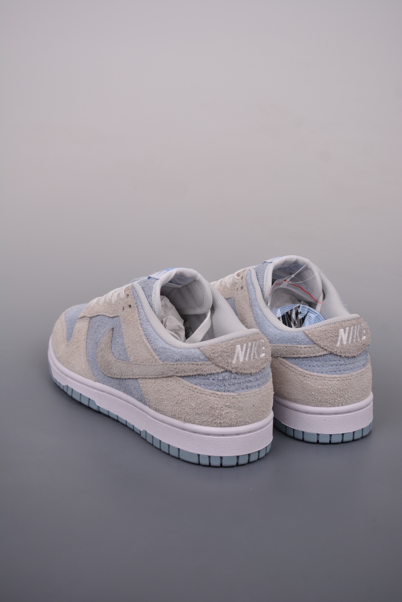 💰180真标💰260公司级💰360纯原版
NK SB Dunk Low 冰雪蓝灰
纯原大厂出品 极力推荐 纯原版本
原装头层材料 独家版型蒸餾加工
帶來的是更好的视觉和脚感体验
大厂纯原品质出货 清洁度 电绣工艺 皮料切割干净无任何毛边 细节完美
官方货号：FZ3779 025HS
尺码：35.5 36 36.5 37.5 38 38.5 39 40 40.5 41 42 42.5 43 44 44.5 45 46