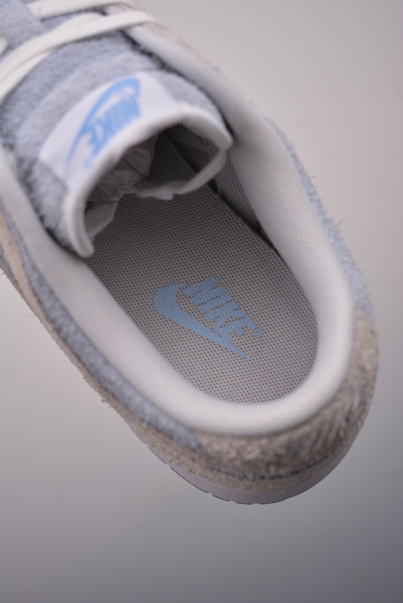 💰180真标💰260公司级💰360纯原版
NK SB Dunk Low 冰雪蓝灰
纯原大厂出品 极力推荐 纯原版本
原装头层材料 独家版型蒸餾加工
帶來的是更好的视觉和脚感体验
大厂纯原品质出货 清洁度 电绣工艺 皮料切割干净无任何毛边 细节完美
官方货号：FZ3779 025HS
尺码：35.5 36 36.5 37.5 38 38.5 39 40 40.5 41 42 42.5 43 44 44.5 45 46