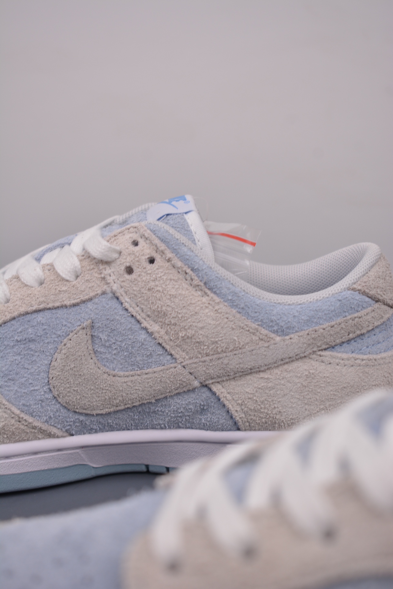 💰180真标💰260公司级💰360纯原版
NK SB Dunk Low 冰雪蓝灰
纯原大厂出品 极力推荐 纯原版本
原装头层材料 独家版型蒸餾加工
帶來的是更好的视觉和脚感体验
大厂纯原品质出货 清洁度 电绣工艺 皮料切割干净无任何毛边 细节完美
官方货号：FZ3779 025HS
尺码：35.5 36 36.5 37.5 38 38.5 39 40 40.5 41 42 42.5 43 44 44.5 45 46
