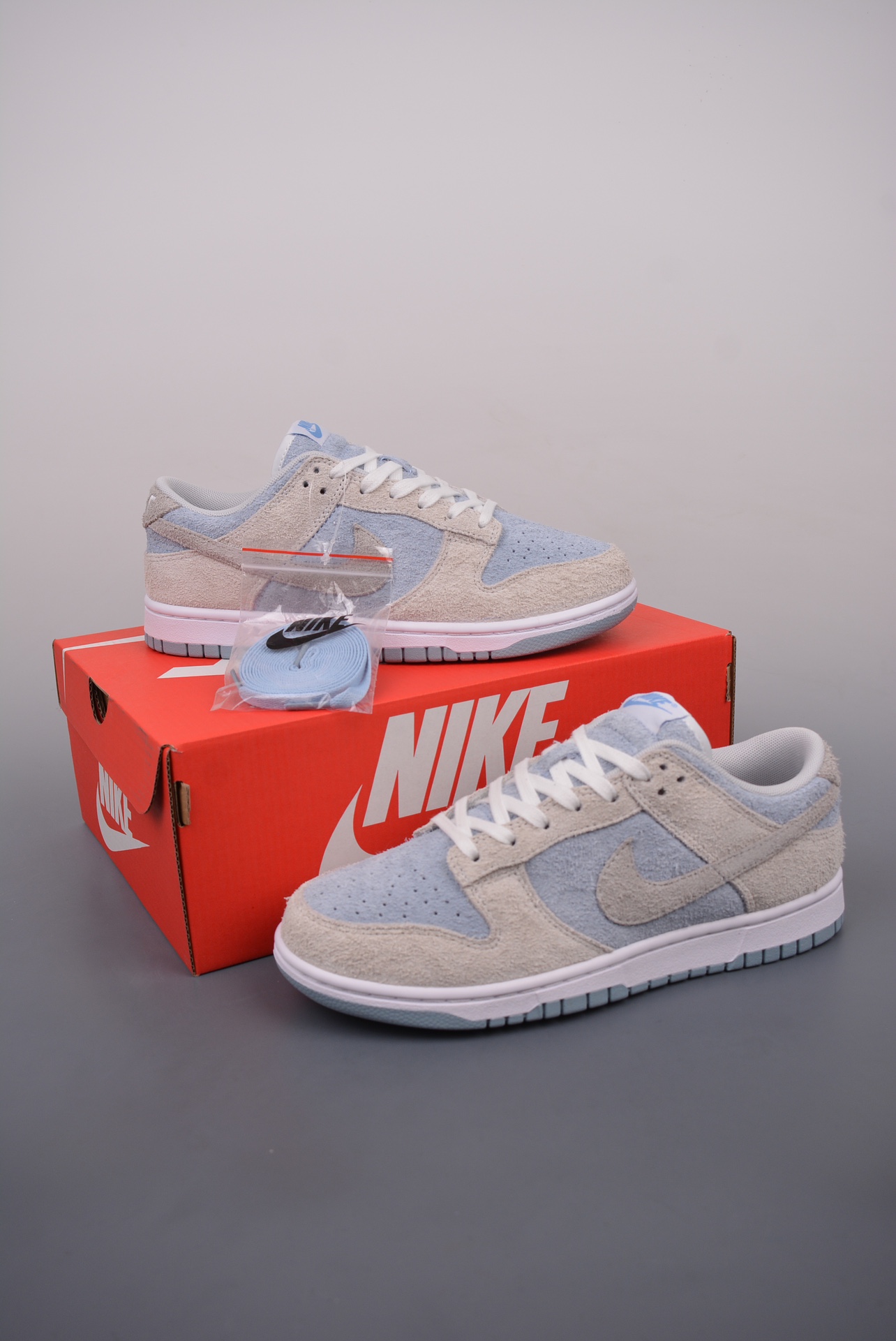 💰180真标💰260公司级💰360纯原版
NK SB Dunk Low 冰雪蓝灰
纯原大厂出品 极力推荐 纯原版本
原装头层材料 独家版型蒸餾加工
帶來的是更好的视觉和脚感体验
大厂纯原品质出货 清洁度 电绣工艺 皮料切割干净无任何毛边 细节完美
官方货号：FZ3779 025HS
尺码：35.5 36 36.5 37.5 38 38.5 39 40 40.5 41 42 42.5 43 44 44.5 45 46