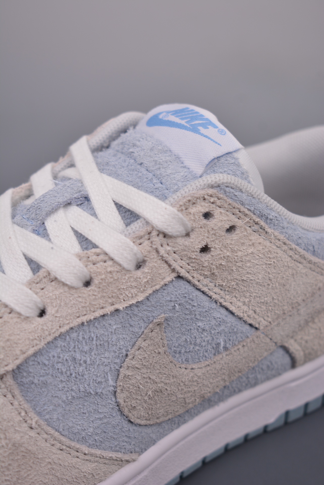 💰180真标💰260公司级💰360纯原版
NK SB Dunk Low 冰雪蓝灰
纯原大厂出品 极力推荐 纯原版本
原装头层材料 独家版型蒸餾加工
帶來的是更好的视觉和脚感体验
大厂纯原品质出货 清洁度 电绣工艺 皮料切割干净无任何毛边 细节完美
官方货号：FZ3779 025HS
尺码：35.5 36 36.5 37.5 38 38.5 39 40 40.5 41 42 42.5 43 44 44.5 45 46