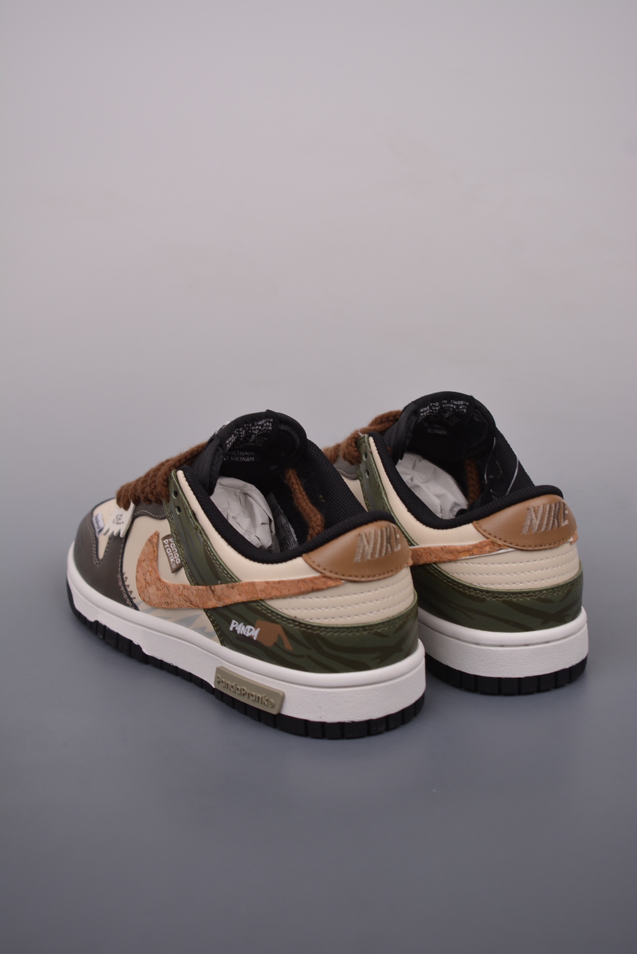 💰360 纯原版 可退换
NK SB Dunk Low 丛林穿越 森林危机
纯原大厂出品 极力推荐 纯原版本
原装头层材料 独家版型蒸餾加工
帶來的是更好的视觉和脚感体验
大厂纯原品质出货 清洁度 电绣工艺 皮料切割干净无任何毛边 细节完美
官方货号：DV0831 002J
尺码：35.5 36 36.5 37.5 38 38.5 39 40 40.5 41 42 42.5 43 44 44.5 45 46
