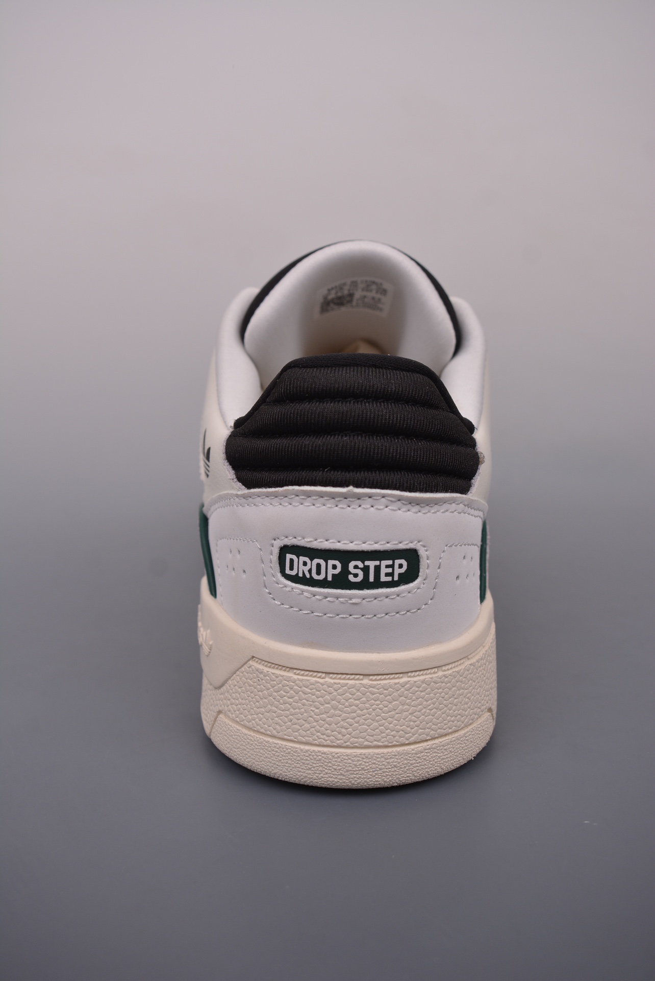 💰260 纯原版 可退换
海外渠道版  原盒原标
AD Drop Step Low 2.0 低帮
经典校园复古板鞋 男女潮流头层皮休闲鞋
全头层皮鞋面！原盒原标 专供外贸渠道‼️‼️
官方货号: IG4332ZR
Size: 36 36.5 37 38 38.5 39 40 40.5 41 42 42.5 43 44 44.5 45
