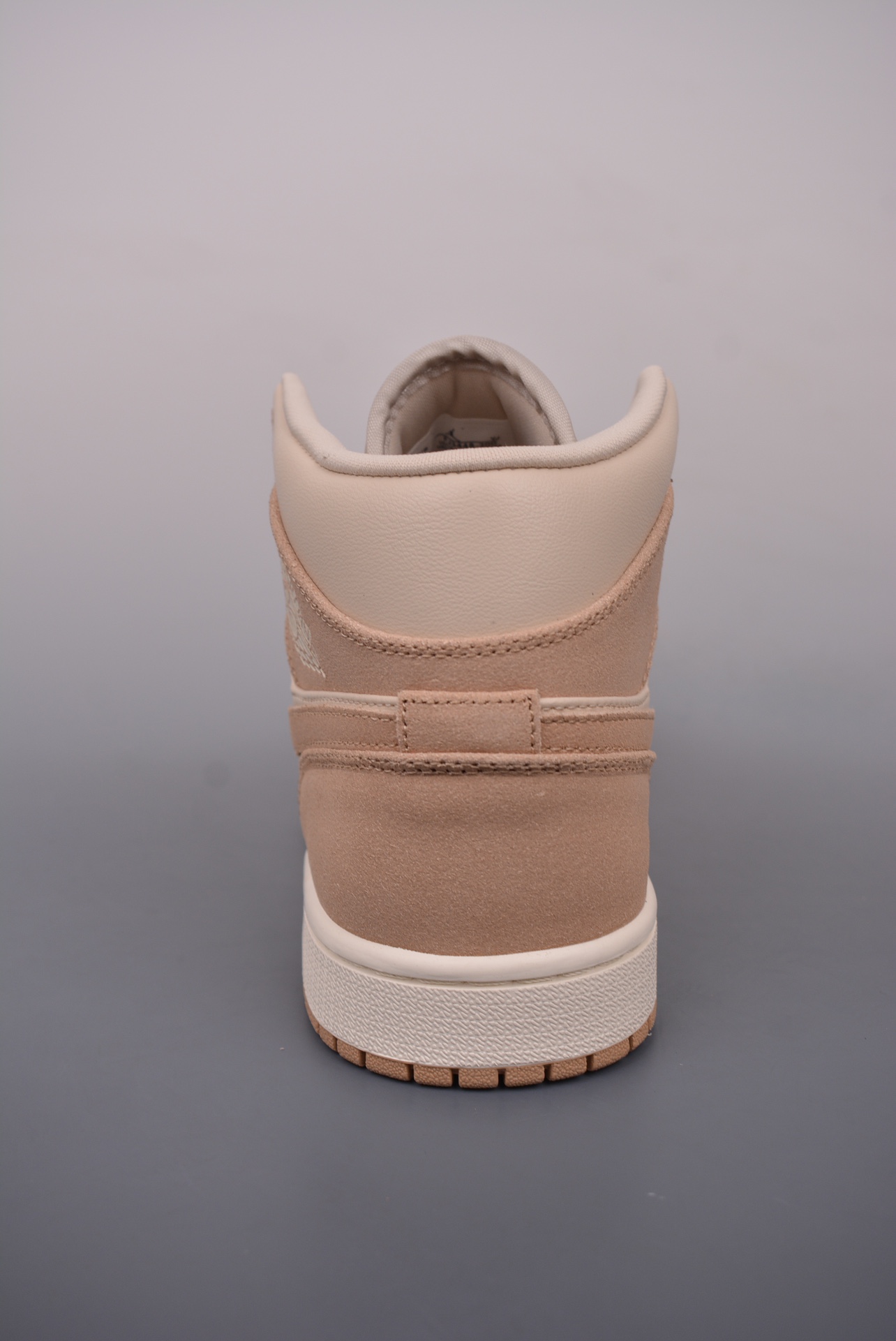 💰240公司级💰320纯原版 可退换
Air Jordan 1 Mid 浅褐脚趾
天猫贸外客户订单 市面最工高艺
中系帮列 全批jw新次 原装模原大底
全鞋原厂制定皮料，手感细正腻确折边工艺 完美节细诠释
官方货号：FJ3448 200B
Size：36 36.5 37.5 38 38.5 39 40 40.5 41 42 42.5 43 44 44.5 45 46