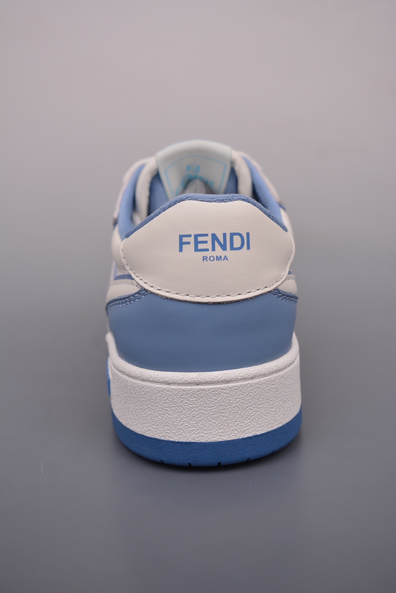 380 芬迪Fendi Flair Leather Sneaker Low 弗莱尔系列 复古德训风休闲运动板鞋