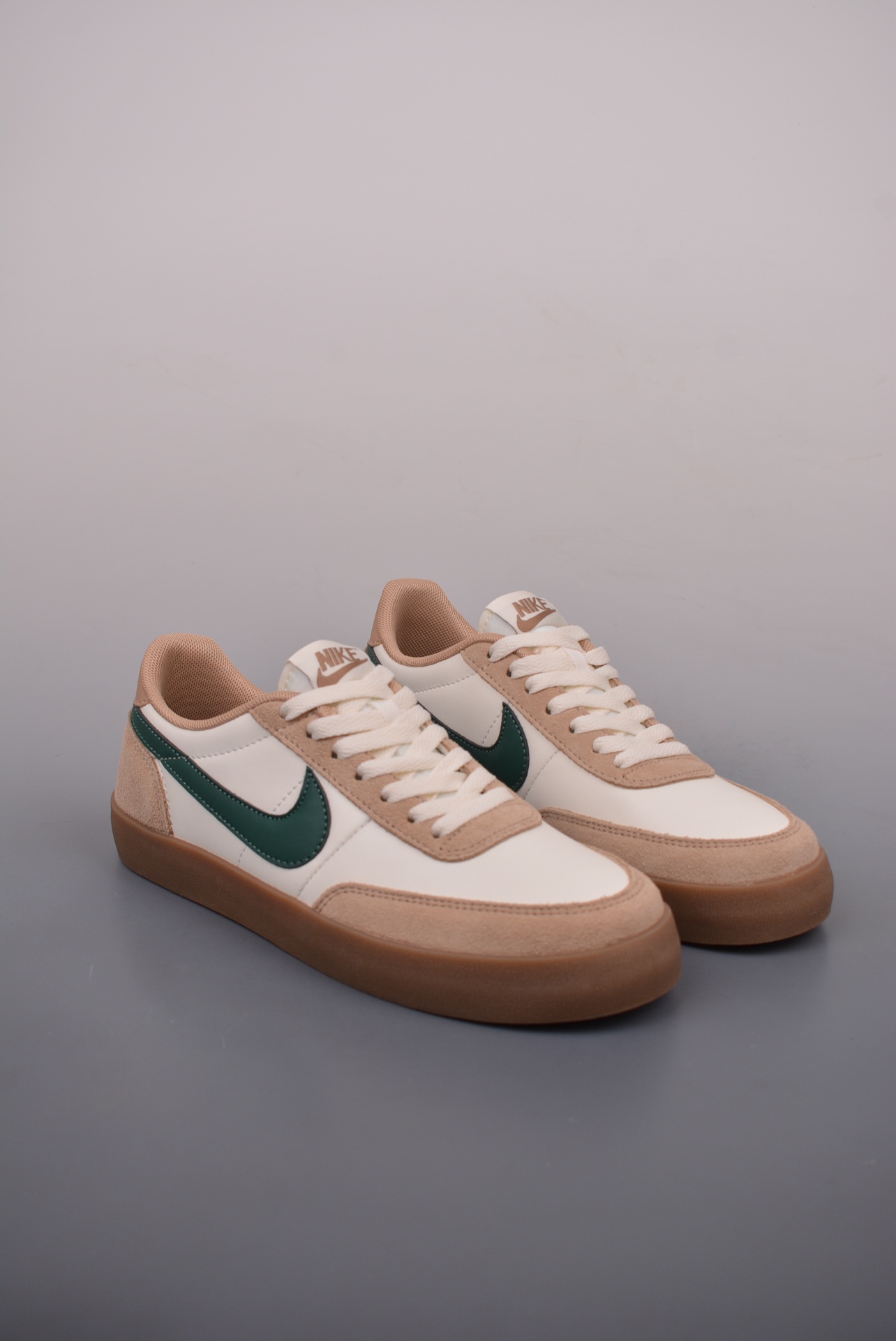 CX专供 纯原
【NK】
Nike Killshot II Leather 
休闲百搭板鞋 纯原版本
受到OG网球鞋的启发
Nike Killshot2采用多种纹理皮革打造了鞋面
营造出清新的外观 从柔软的绒面革到具有光泽的光滑皮革 它都是具有现代感的球场风格
最后搭载棕色生胶大底 流露出满满的复古气气息
官方货号: HF4861 133J
尺码: 35.5 36 36.5 37.5 38 38.5 39 40 40.5 41 42 42.5 43 44 45