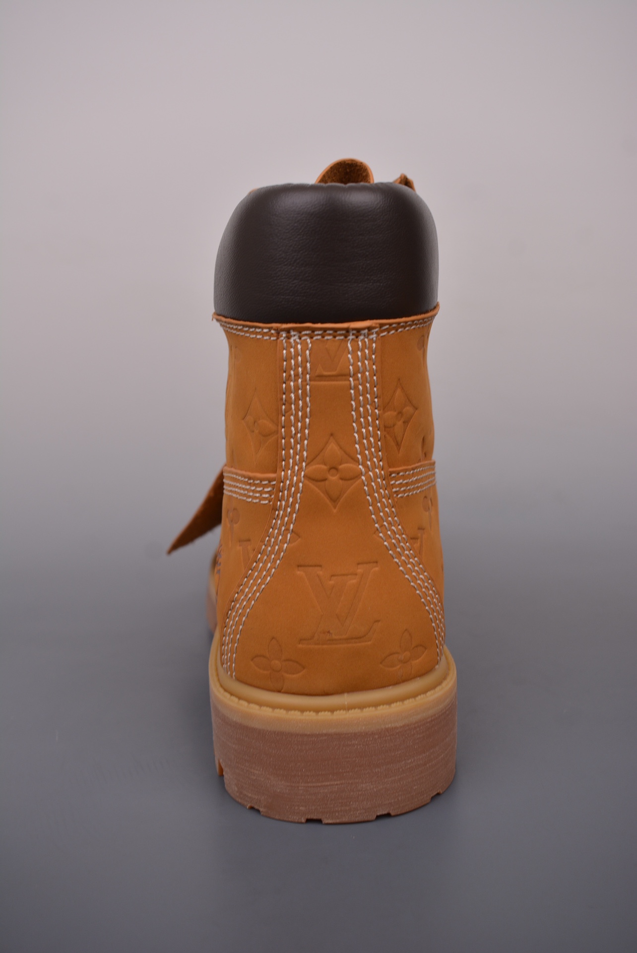 Lv x Timberland Lv联名添柏岚大黄靴 4