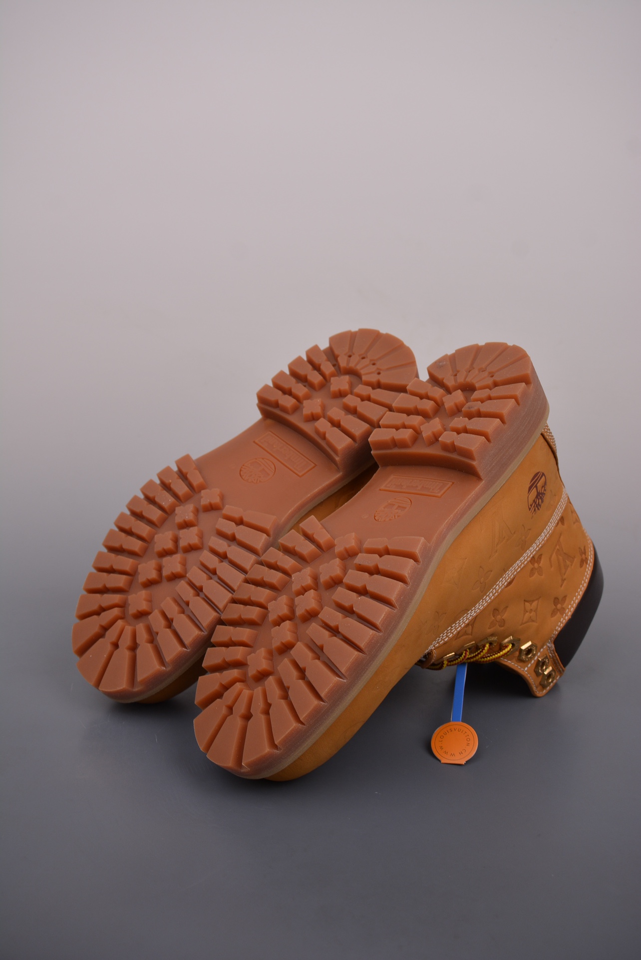 Lv x Timberland Lv联名添柏岚大黄靴 3