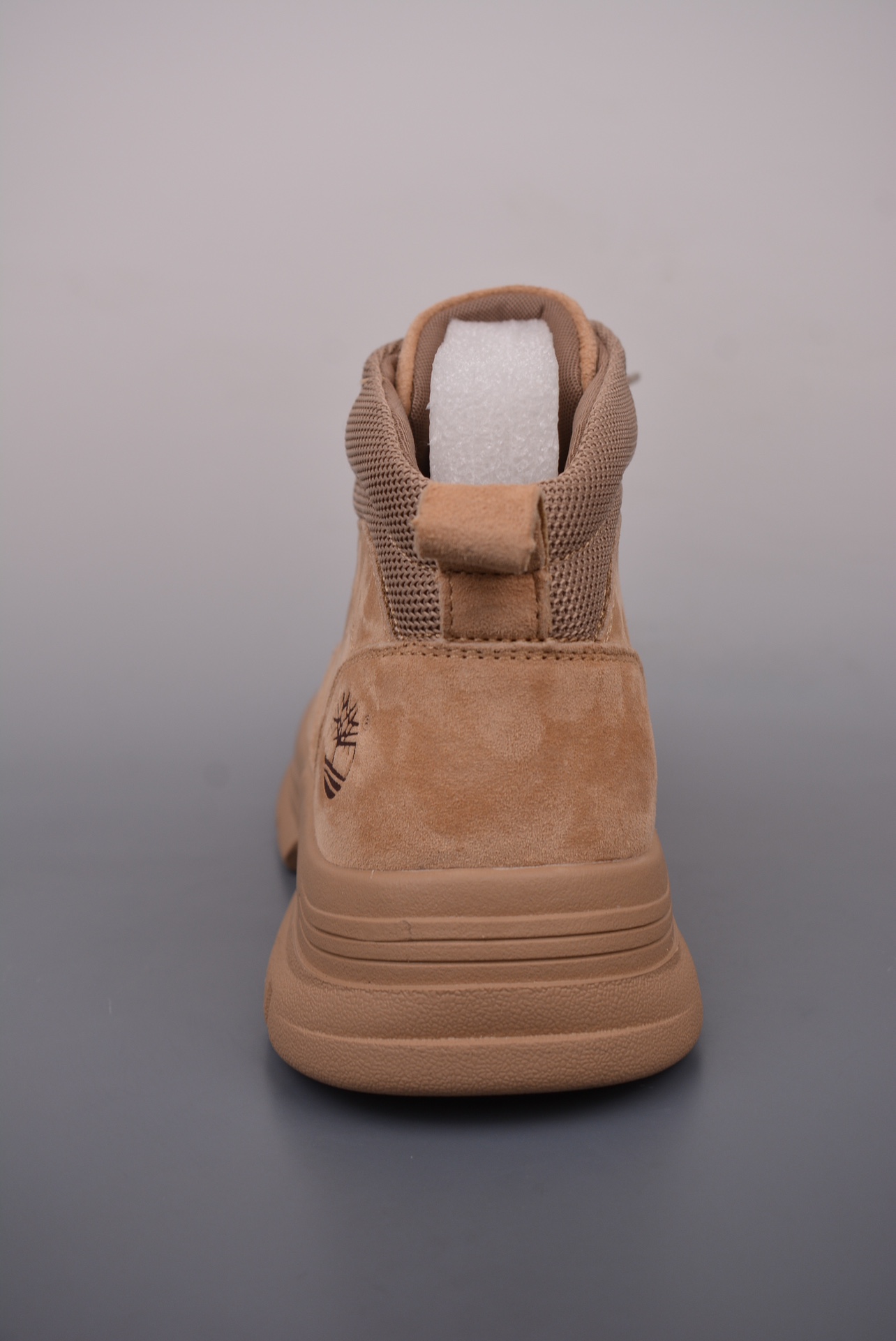 Timberland outdoor mid-top casual yellow boots, made in Guangdong, are 4