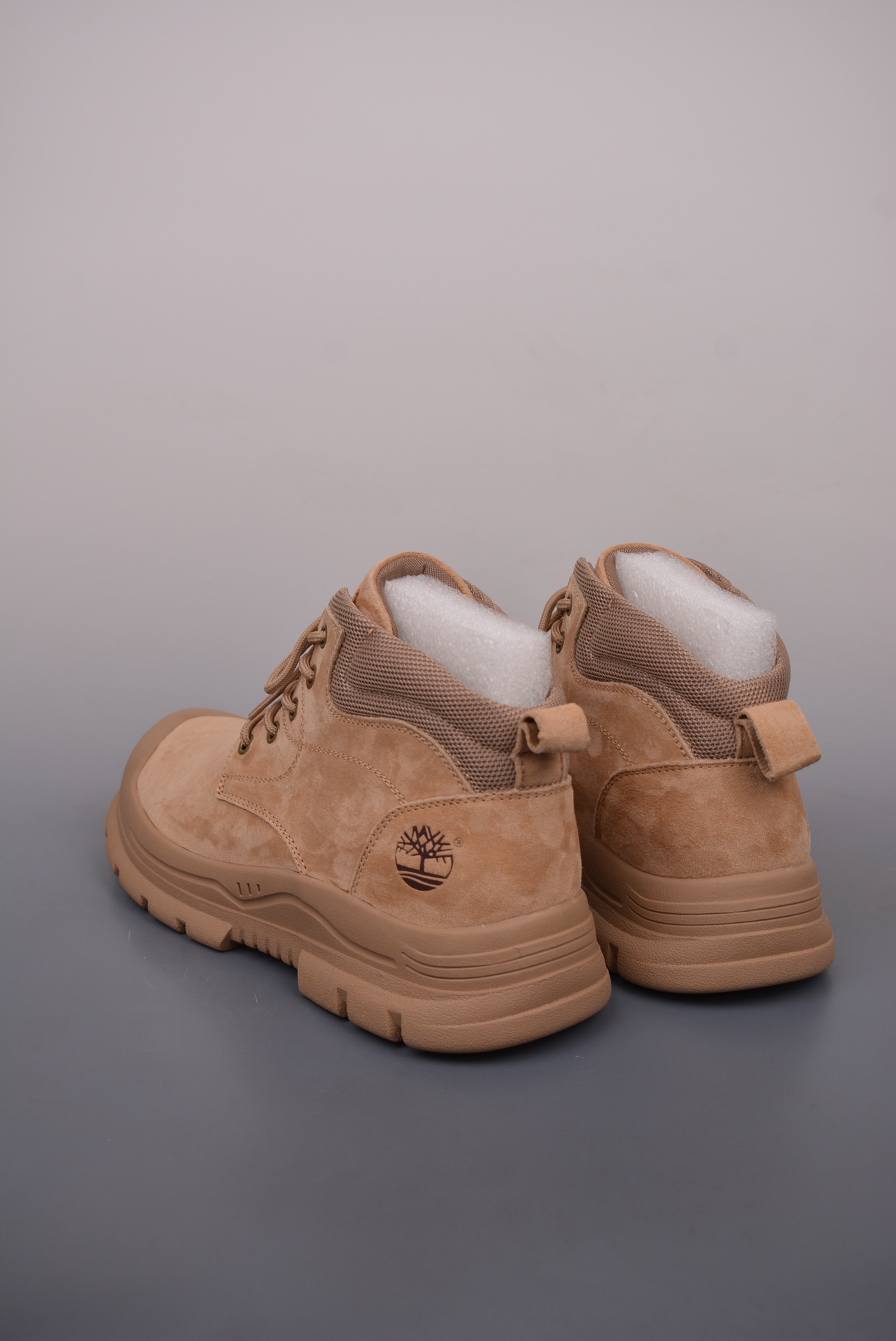 Timberland outdoor mid-top casual yellow boots, made in Guangdong, are 2
